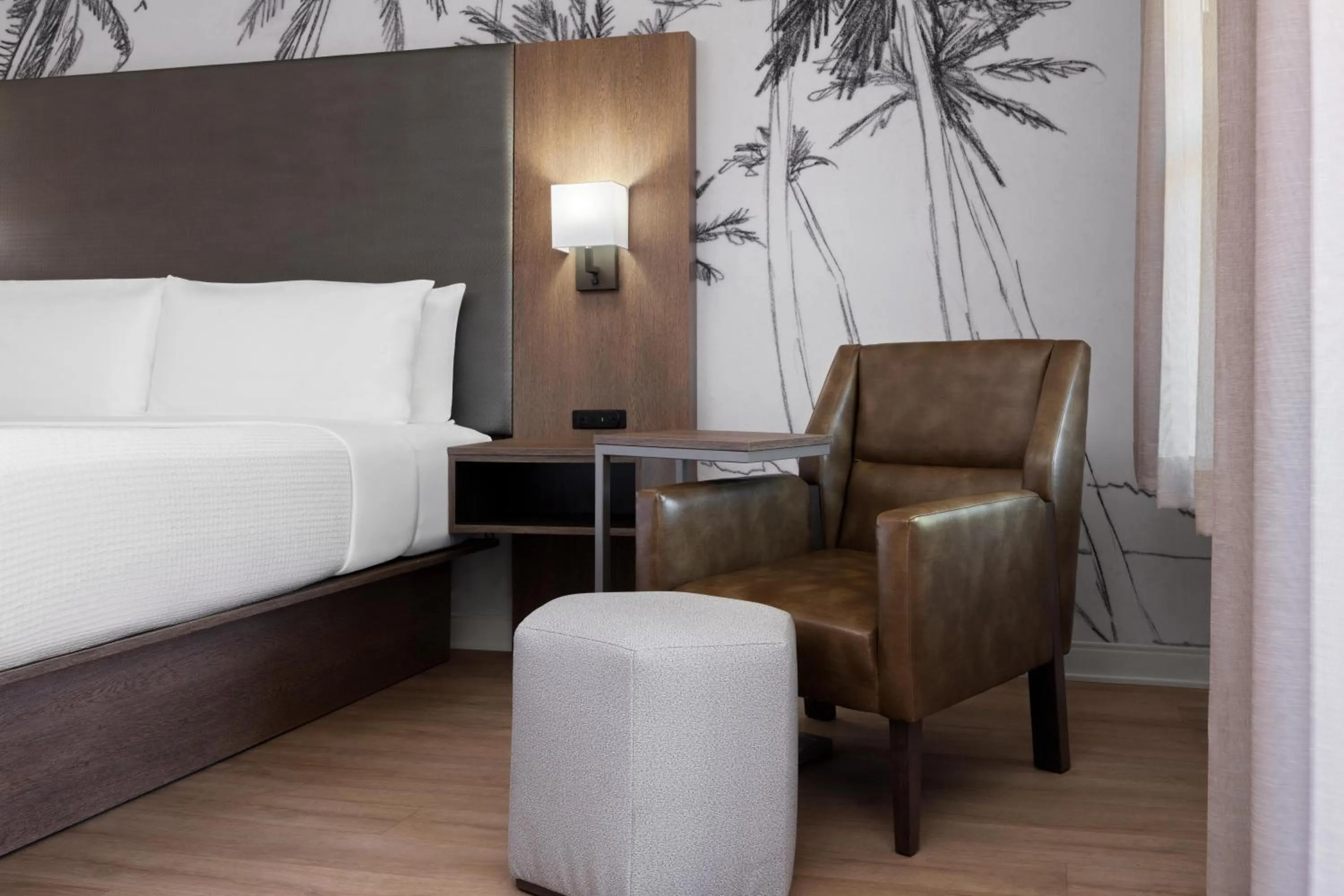 Bed in Best Western Plus Pepper Tree Inn