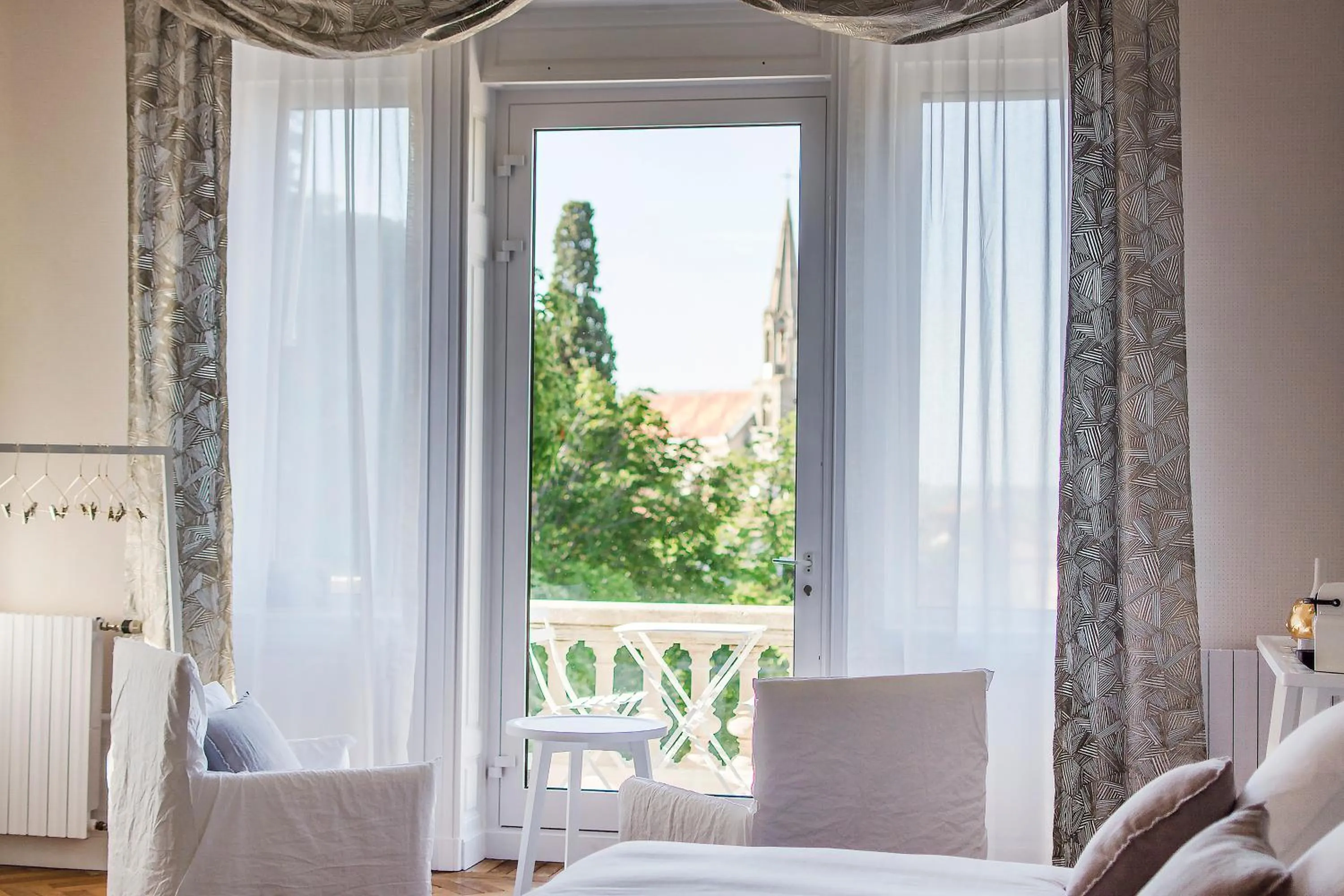 Balcony/Terrace, Bed in La Villa Guy & Spa - Teritoria