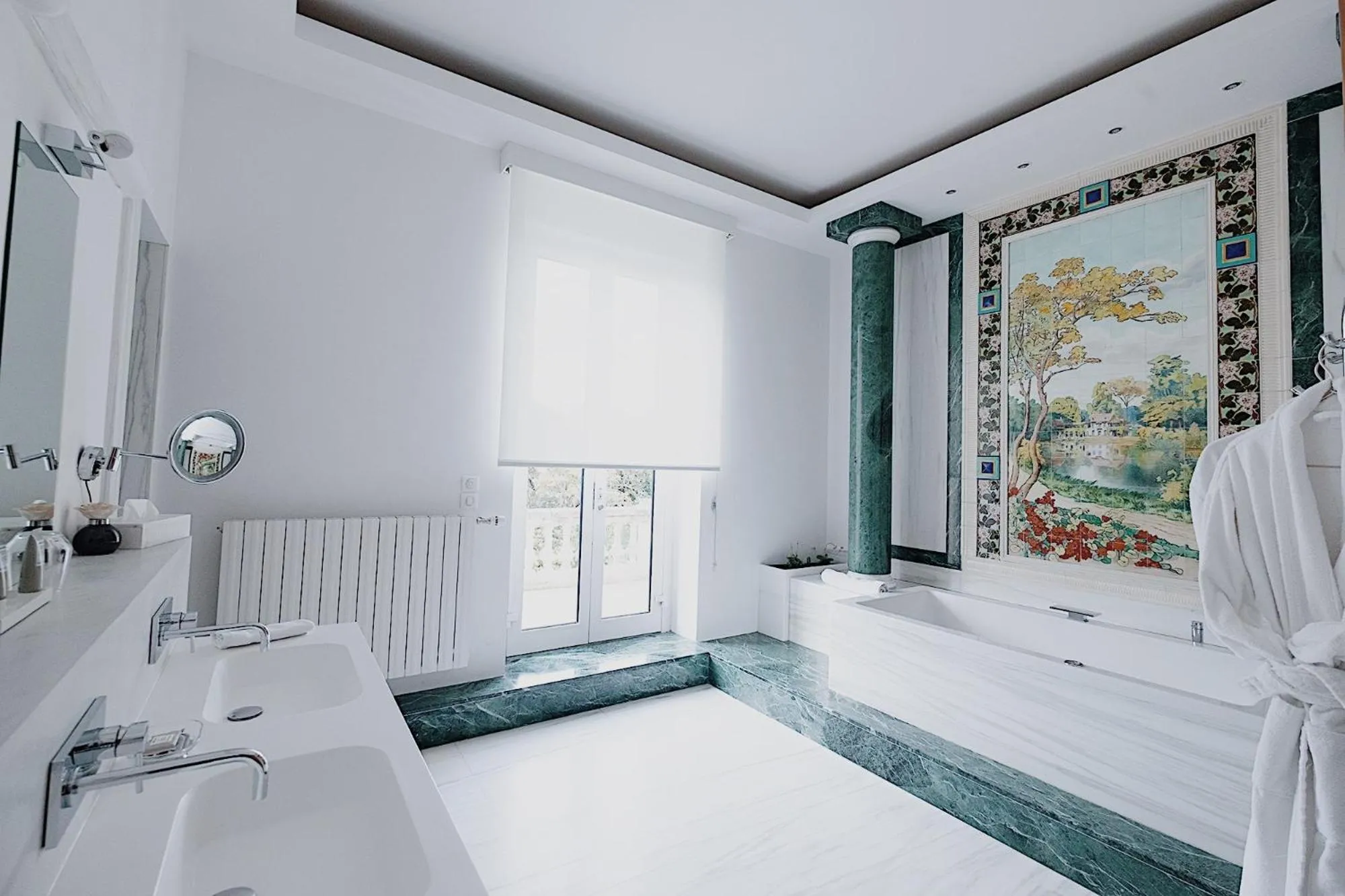 Bathroom, Bed in La Villa Guy & Spa - Teritoria