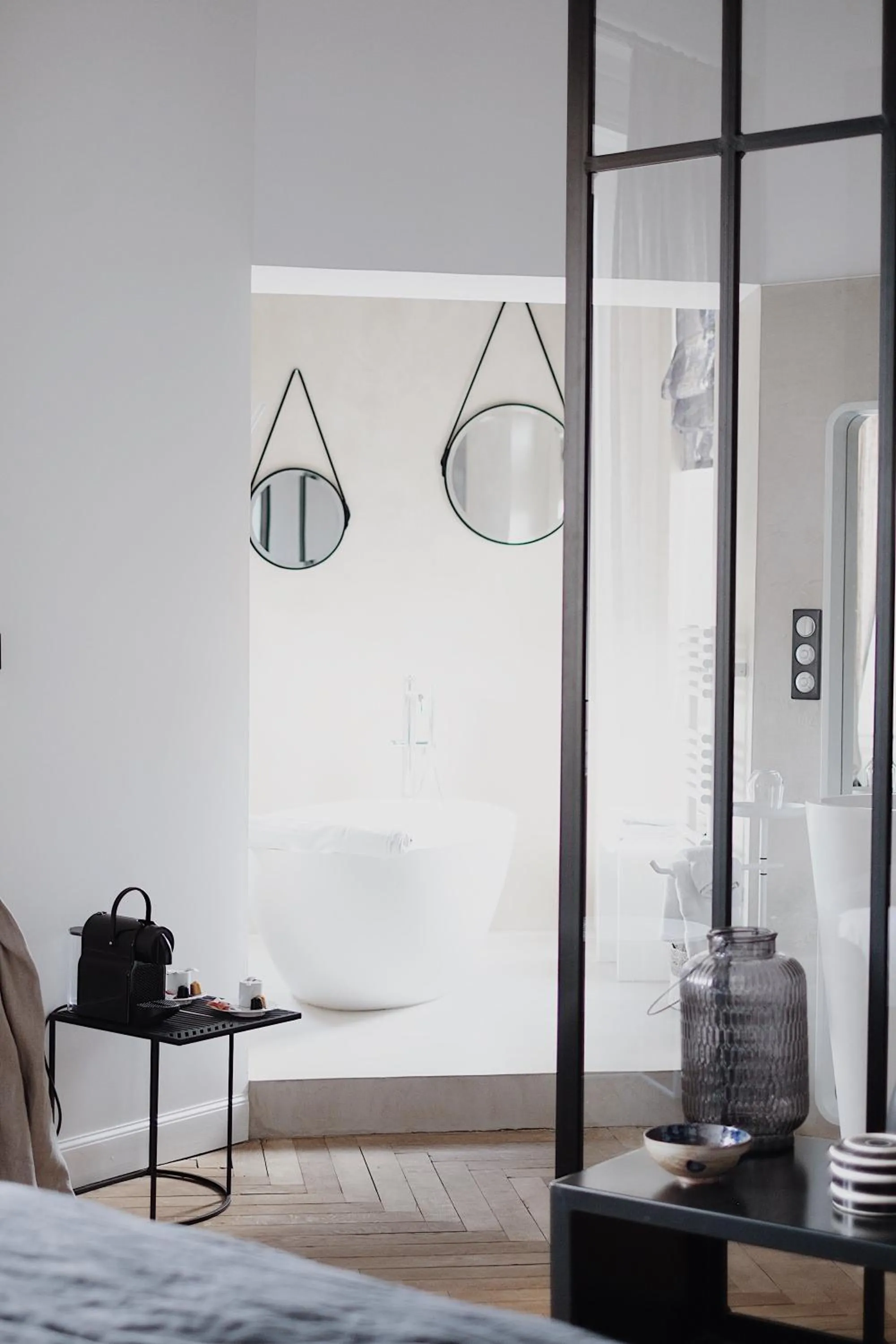 Bathroom, Bed in La Villa Guy & Spa - Teritoria