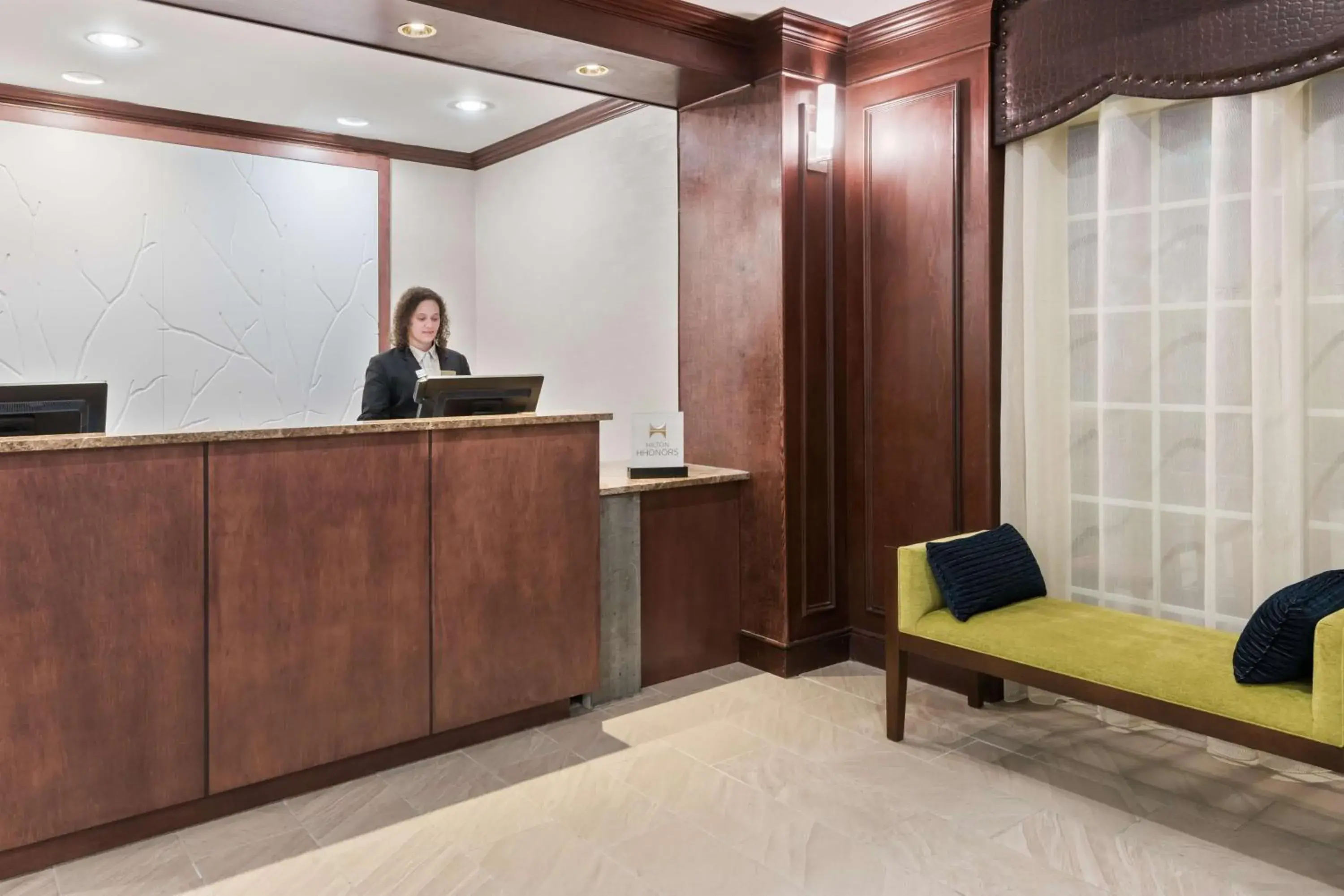 Lobby or reception in Homewood Suites by Hilton Holyoke-Springfield/North Lobby or reception in Homewood Suites by Hilton Holyoke-Springfield/North