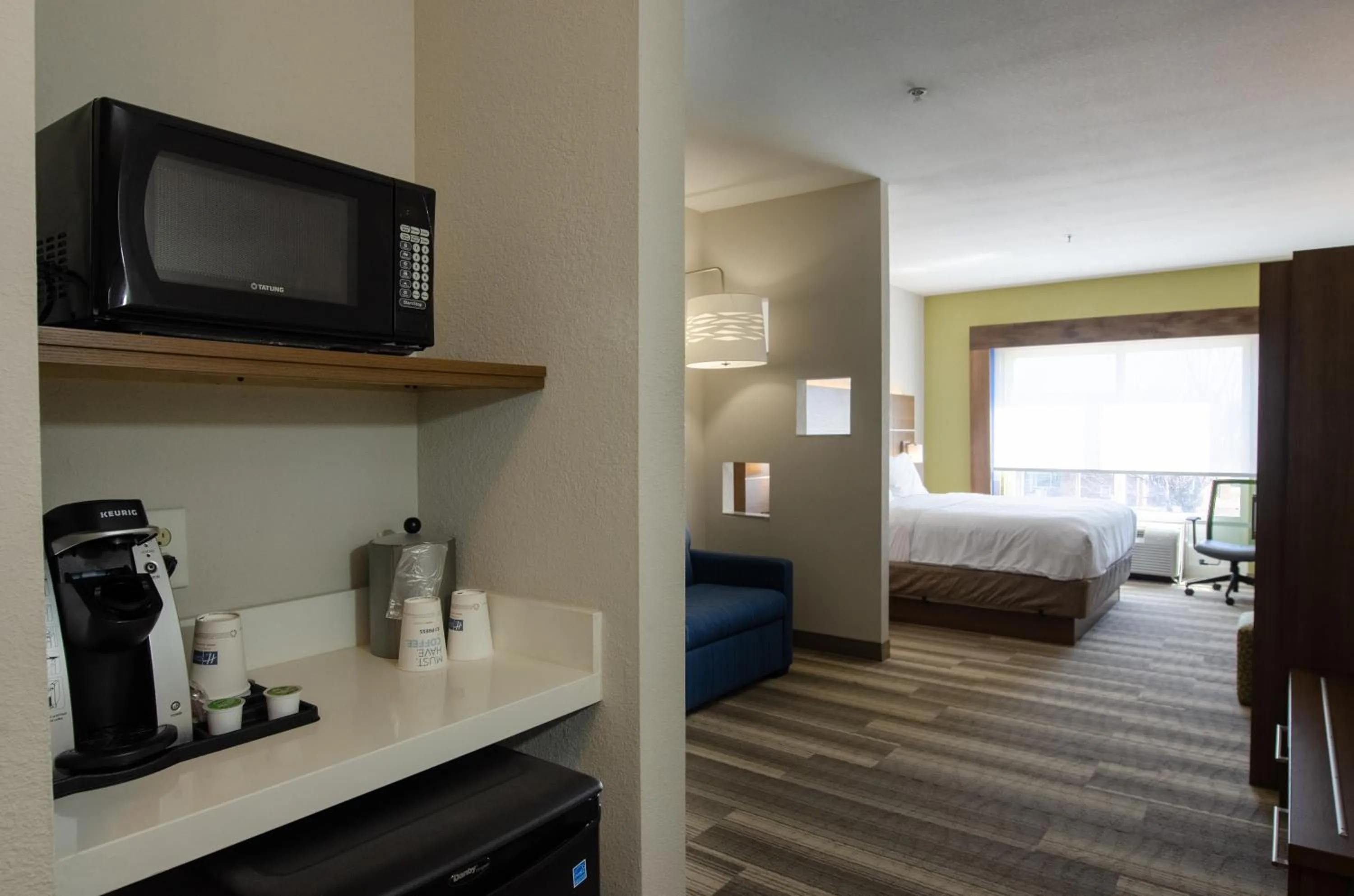 Bed in Holiday Inn Express Hotel & Suites Atlanta Airport West - Camp Creek by IHG