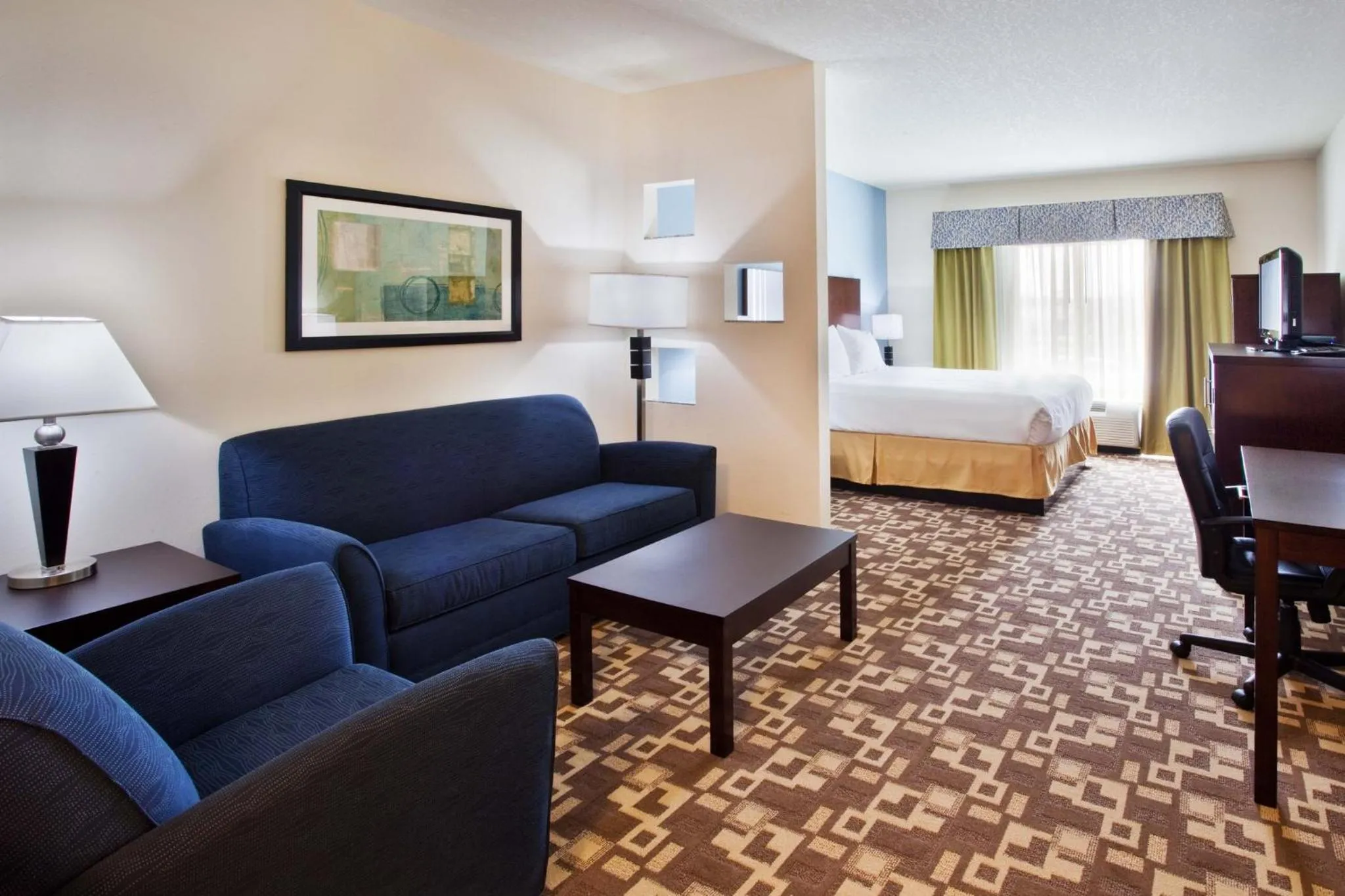 Photo of the whole room, Bed in Holiday Inn Express Hotel & Suites Atlanta Airport West - Camp Creek by IHG