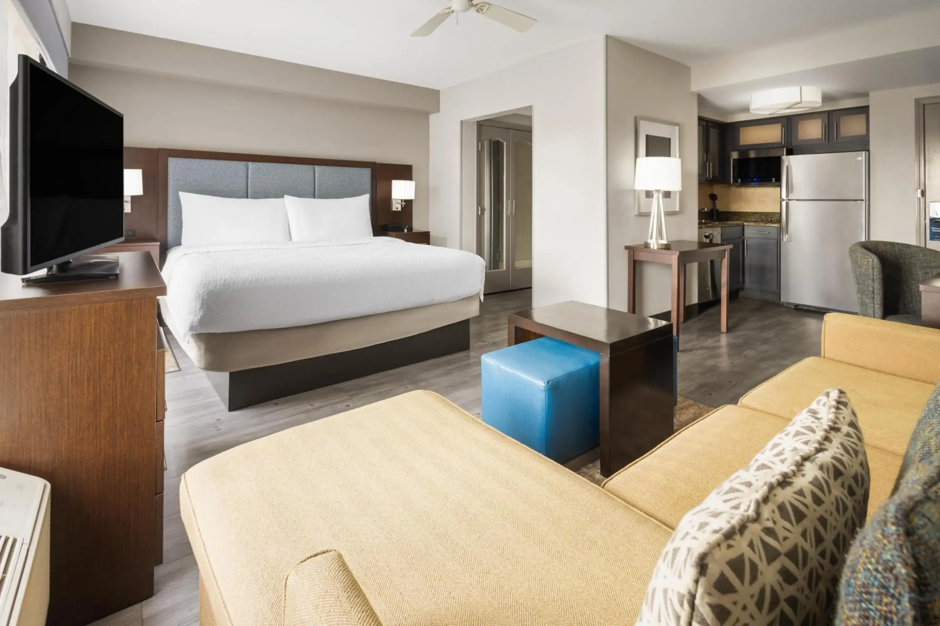 Living room, Bed in Homewood Suites By Hilton Montgomery EastChase Living room, Bed in Homewood Suites By Hilton Montgomery EastChase