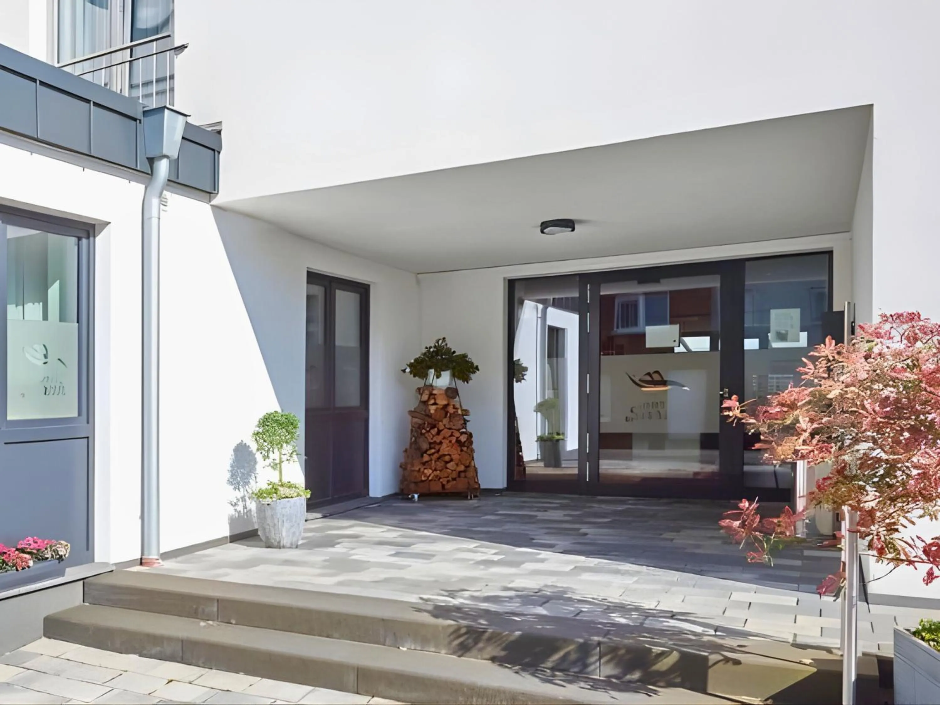 Property building in Hotel Sarah