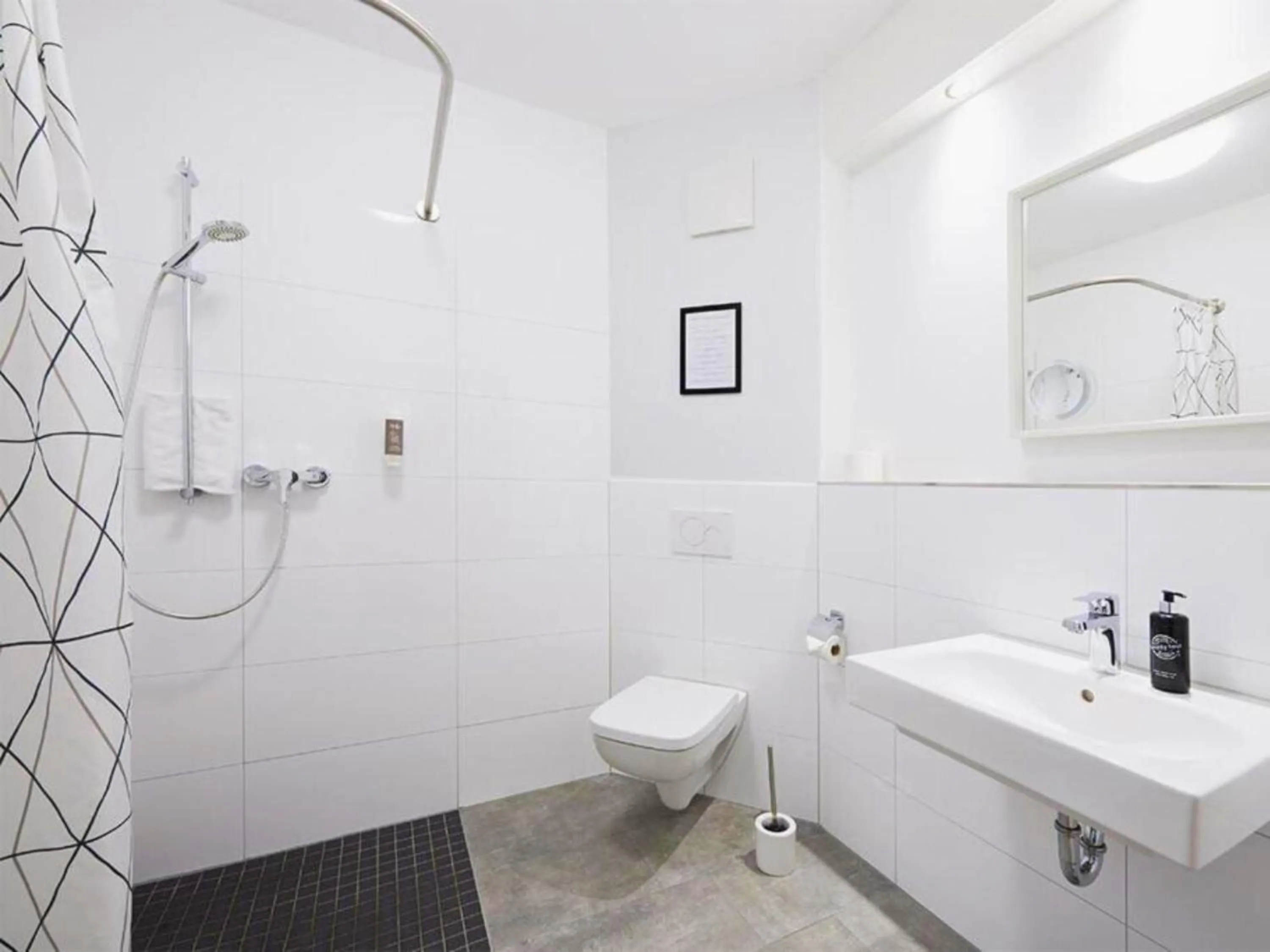 Shower in Hotel Sarah