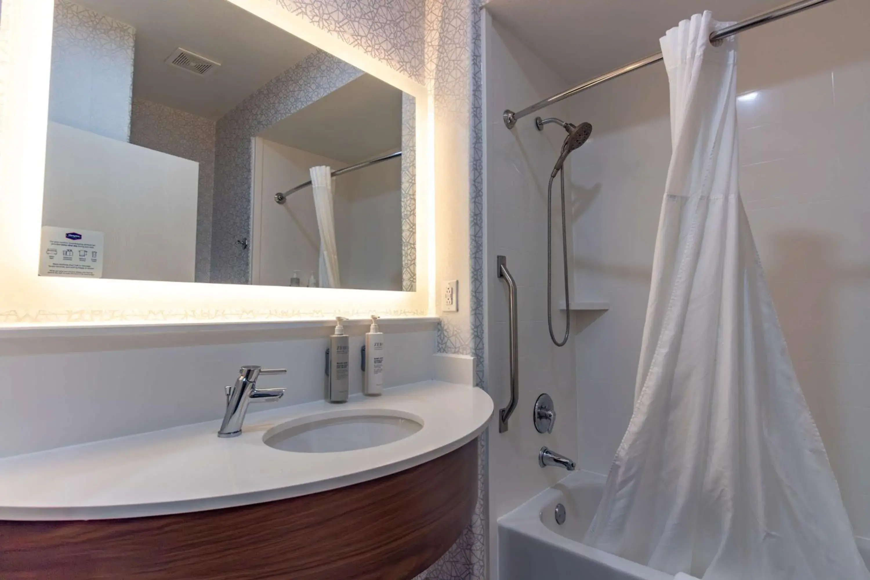 King Room - Non-Smoking in Hampton Inn & Suites Denton King Room - Non-Smoking in Hampton Inn & Suites Denton