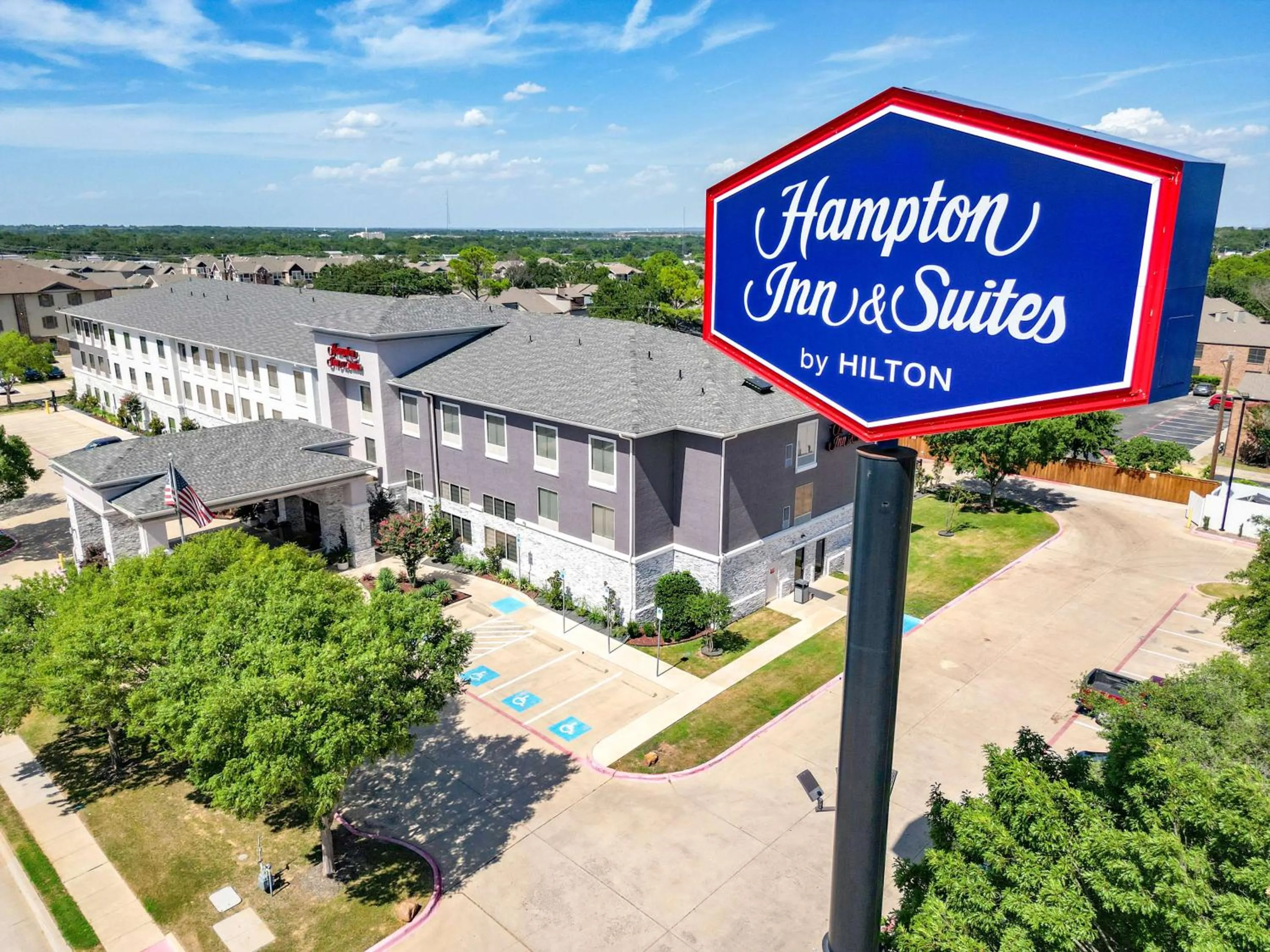 Property building in Hampton Inn & Suites Denton