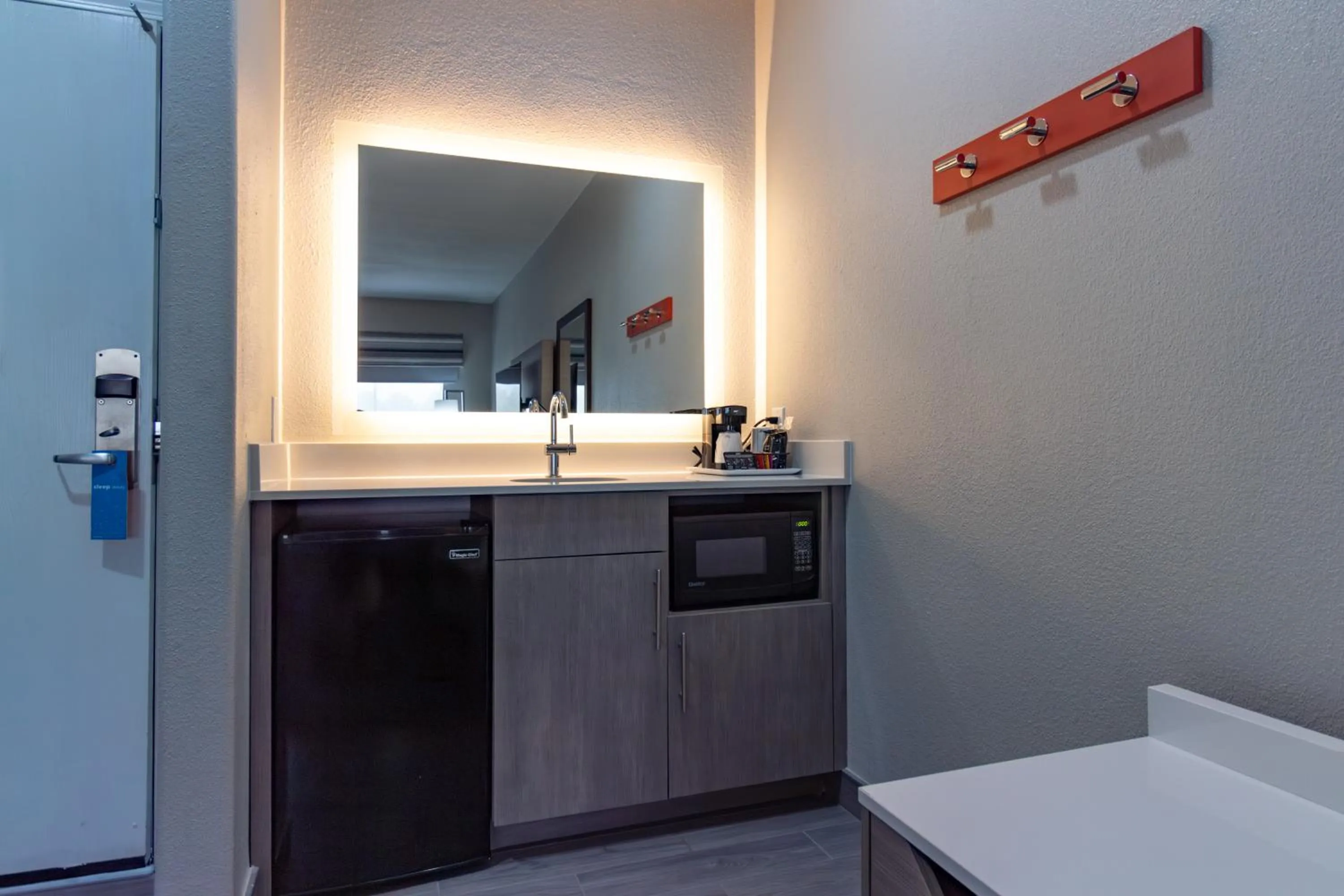 minibar in Hampton Inn & Suites Denton