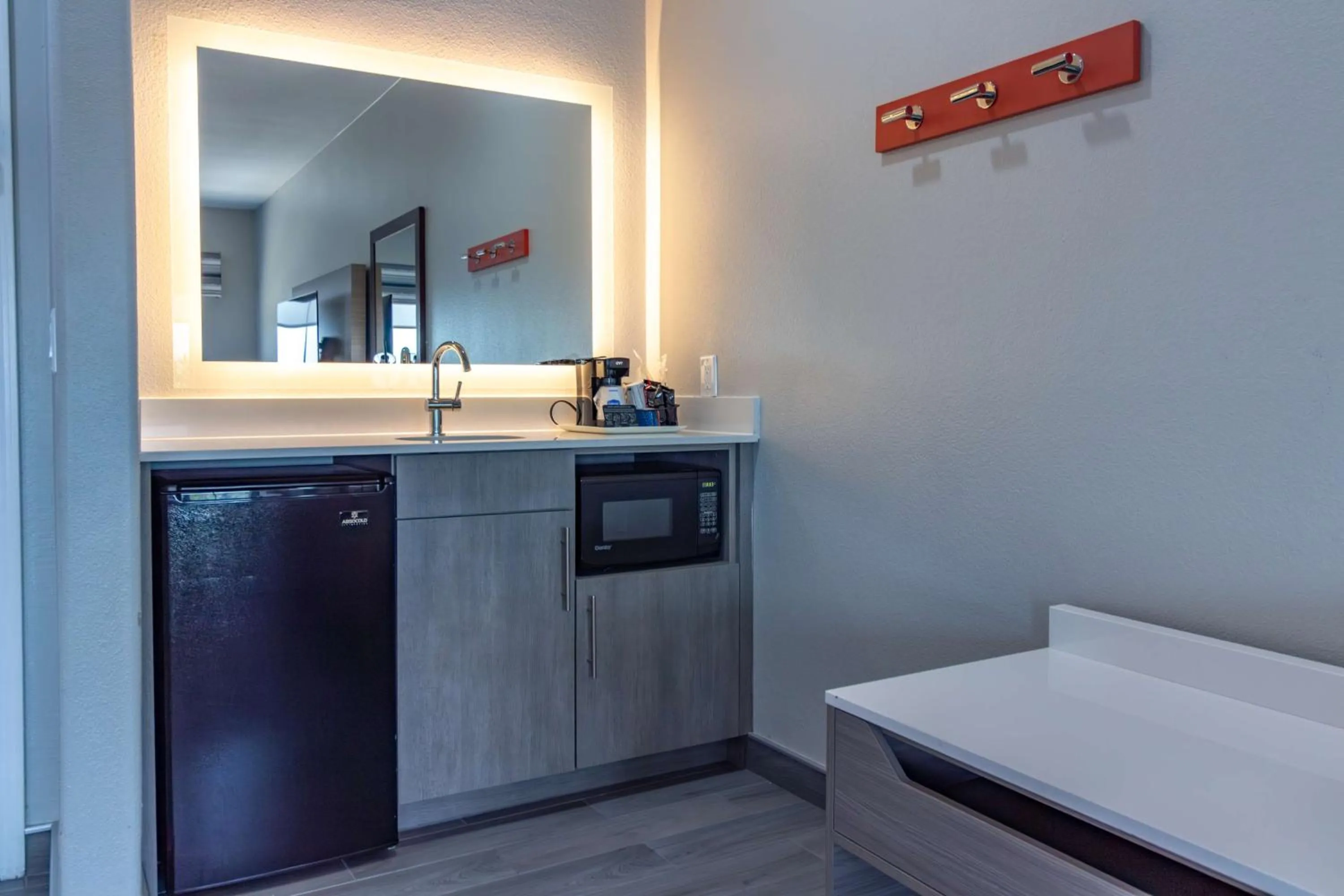 Photo of the whole room, Bed in Hampton Inn & Suites Denton