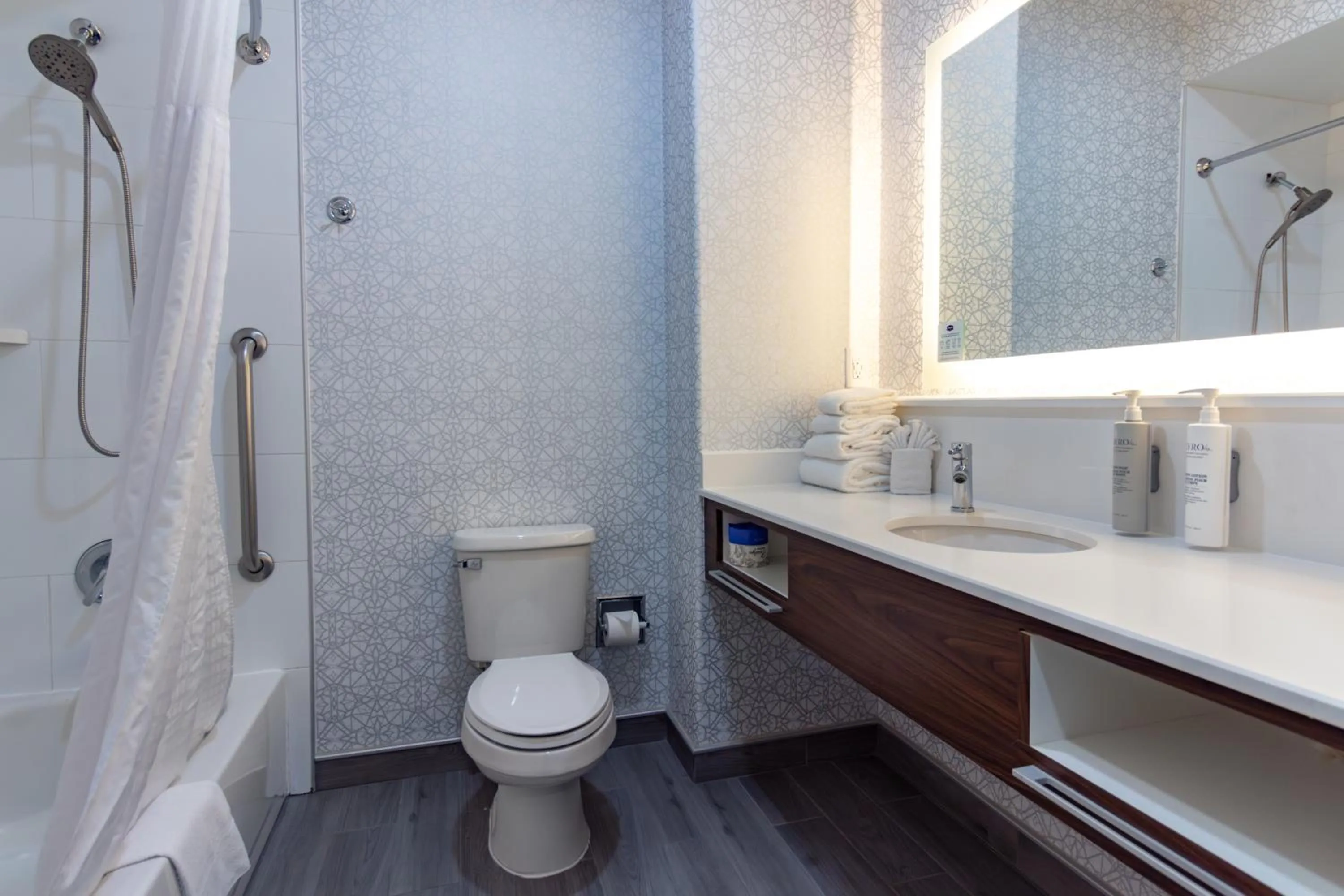 Bathroom in Hampton Inn & Suites Denton