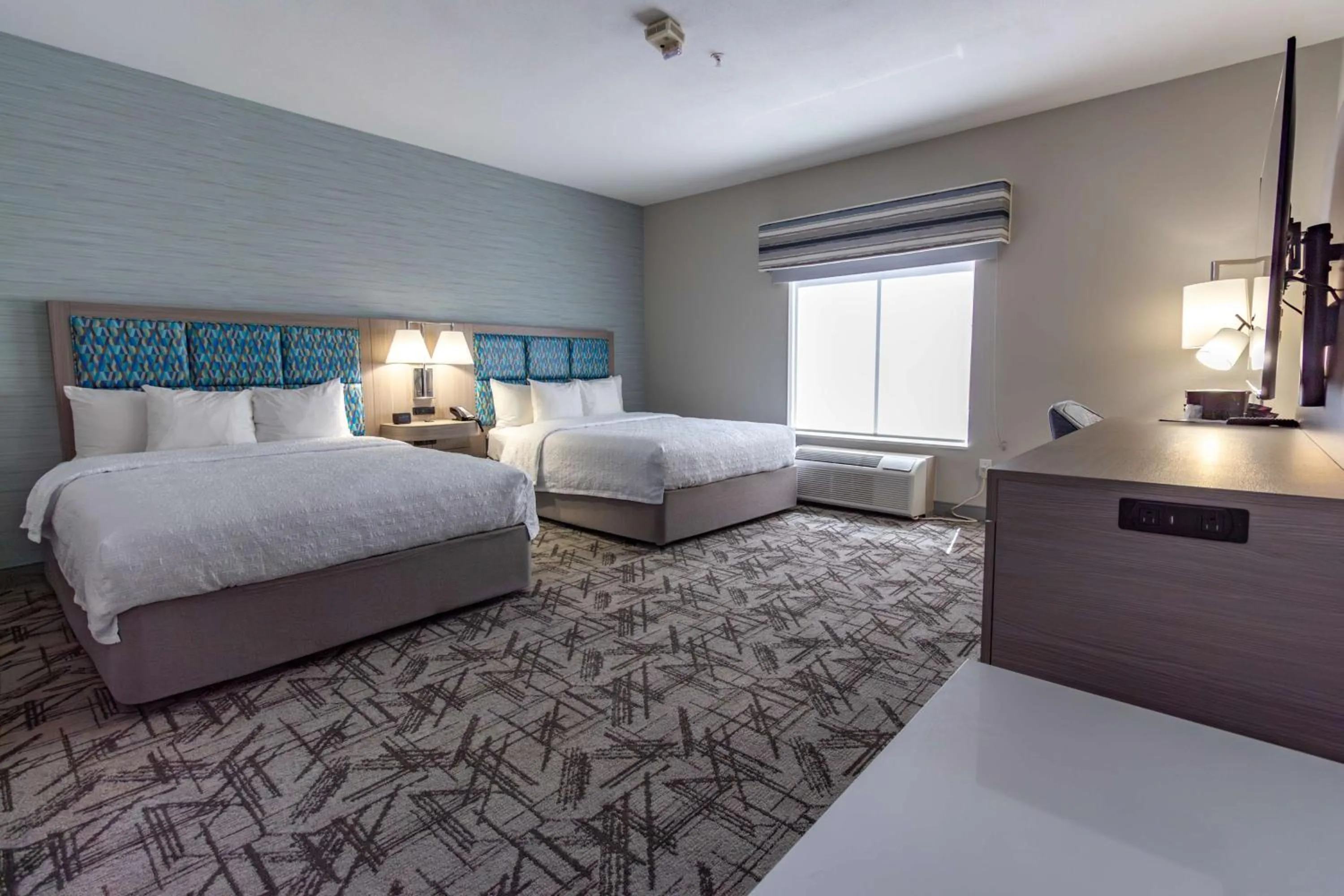 Bed in Hampton Inn & Suites Denton