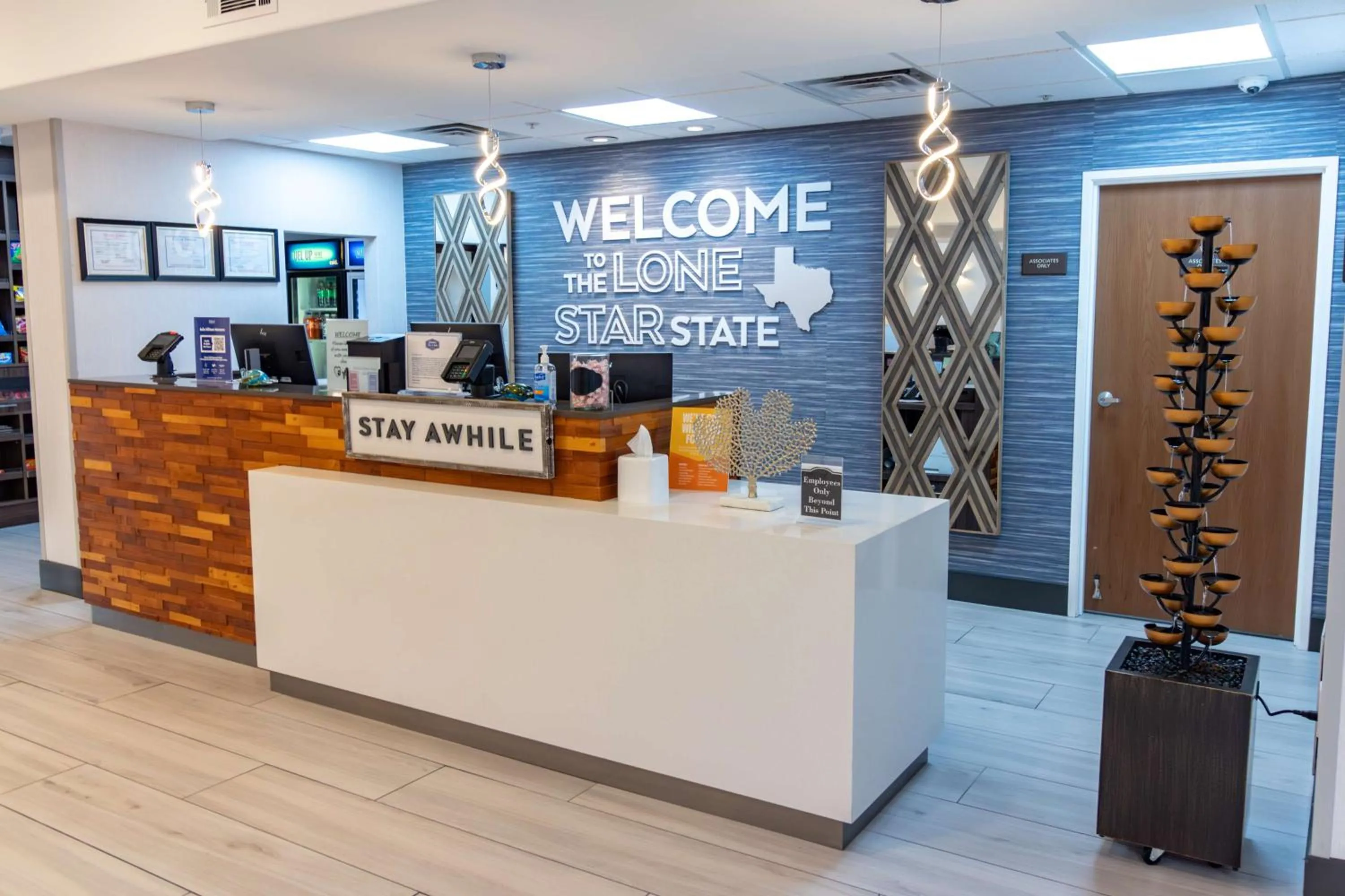 Lobby or reception in Hampton Inn & Suites Denton