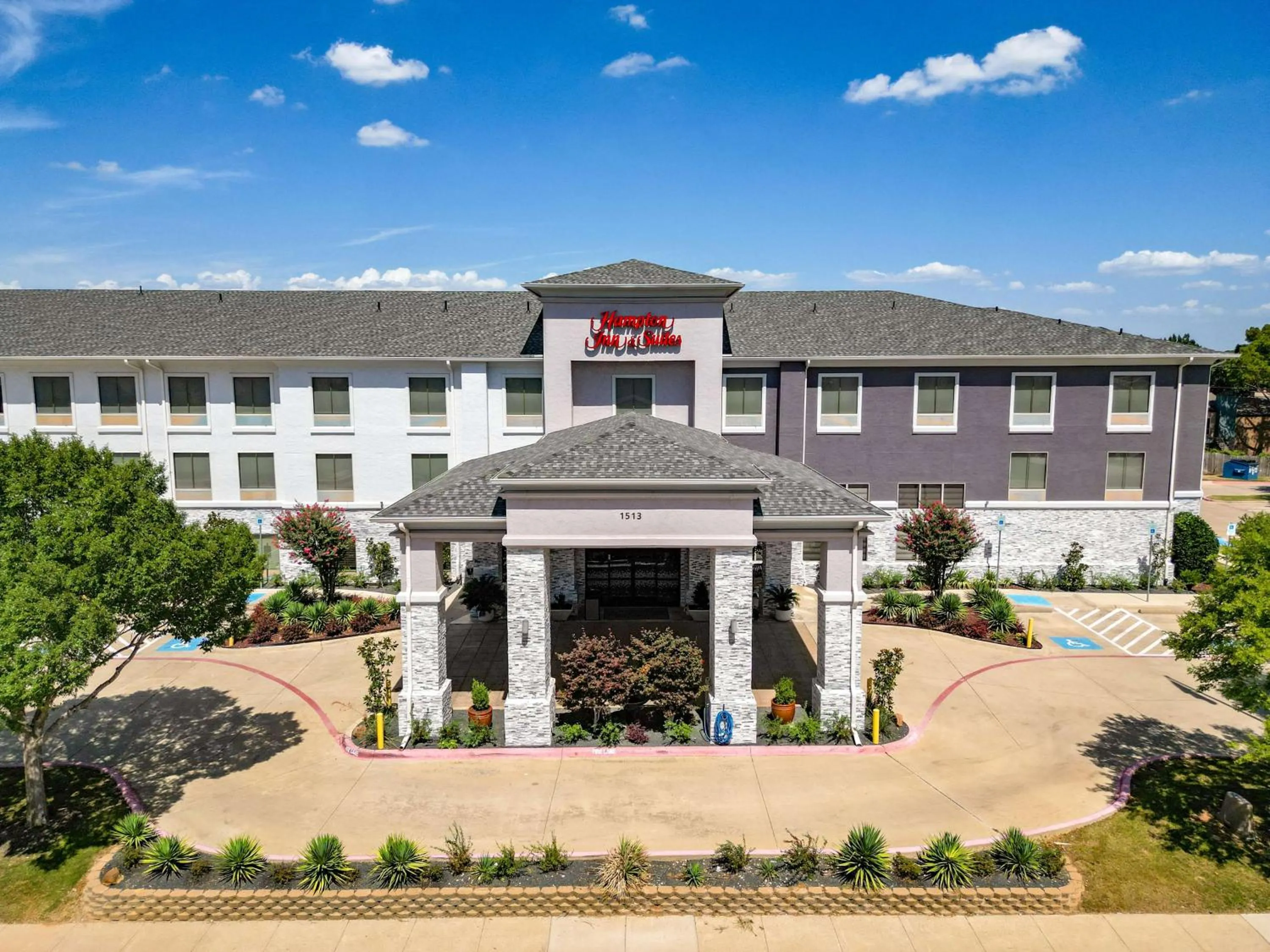 Property building in Hampton Inn & Suites Denton
