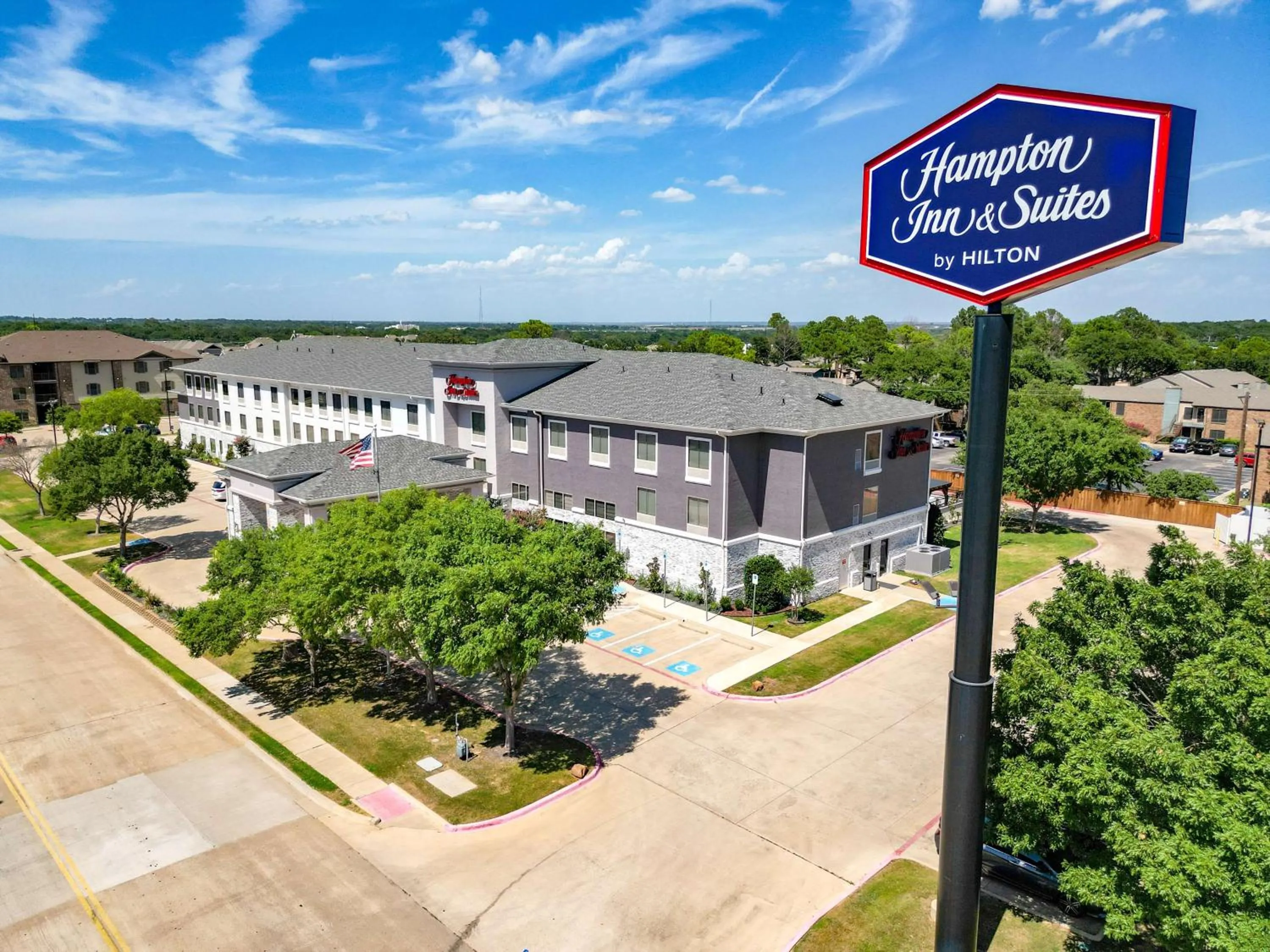 Property building in Hampton Inn & Suites Denton
