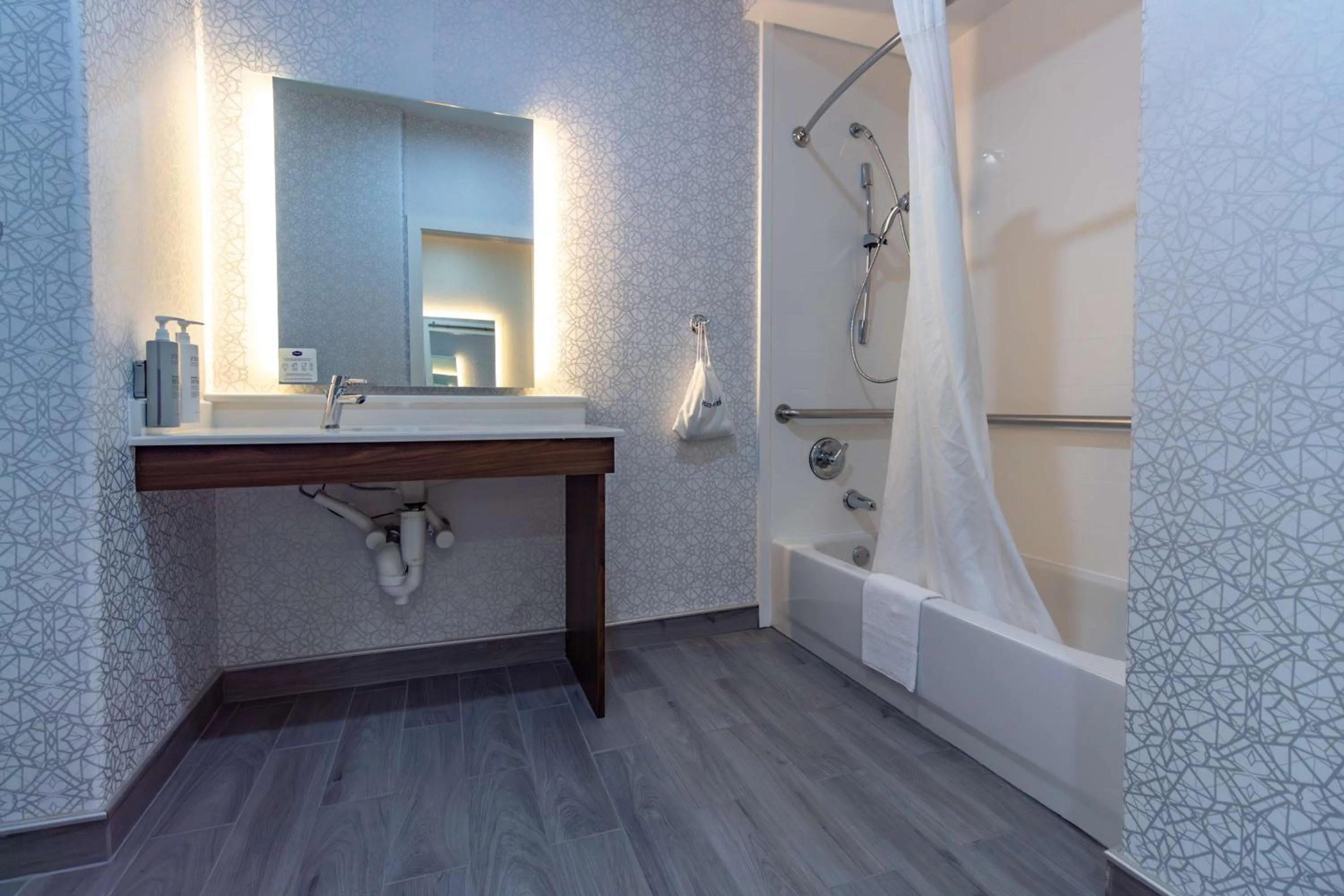 Bathroom in Hampton Inn & Suites Denton