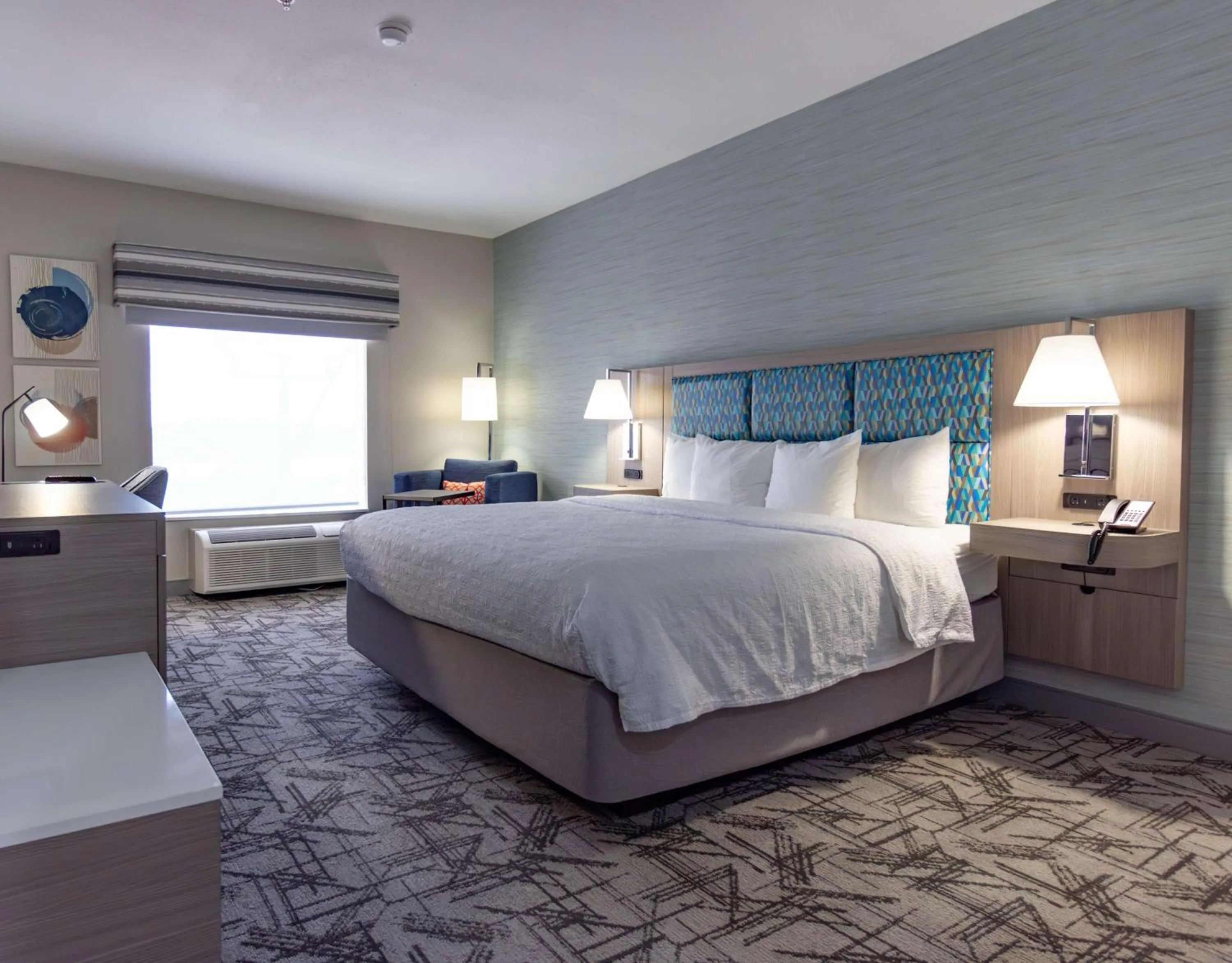 Bed in Hampton Inn & Suites Denton