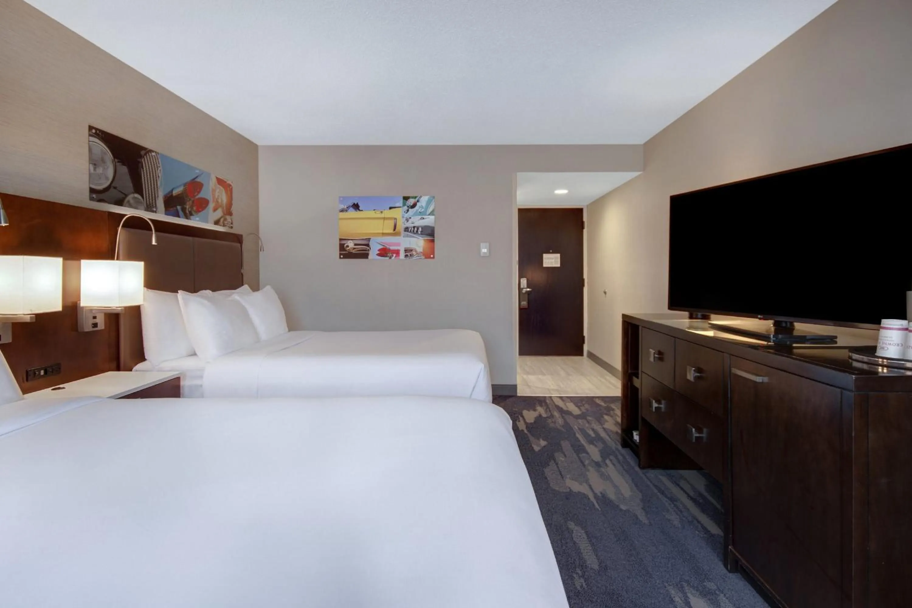 Photo of the whole room, Bed in Crowne Plaza Auburn Hills by IHG