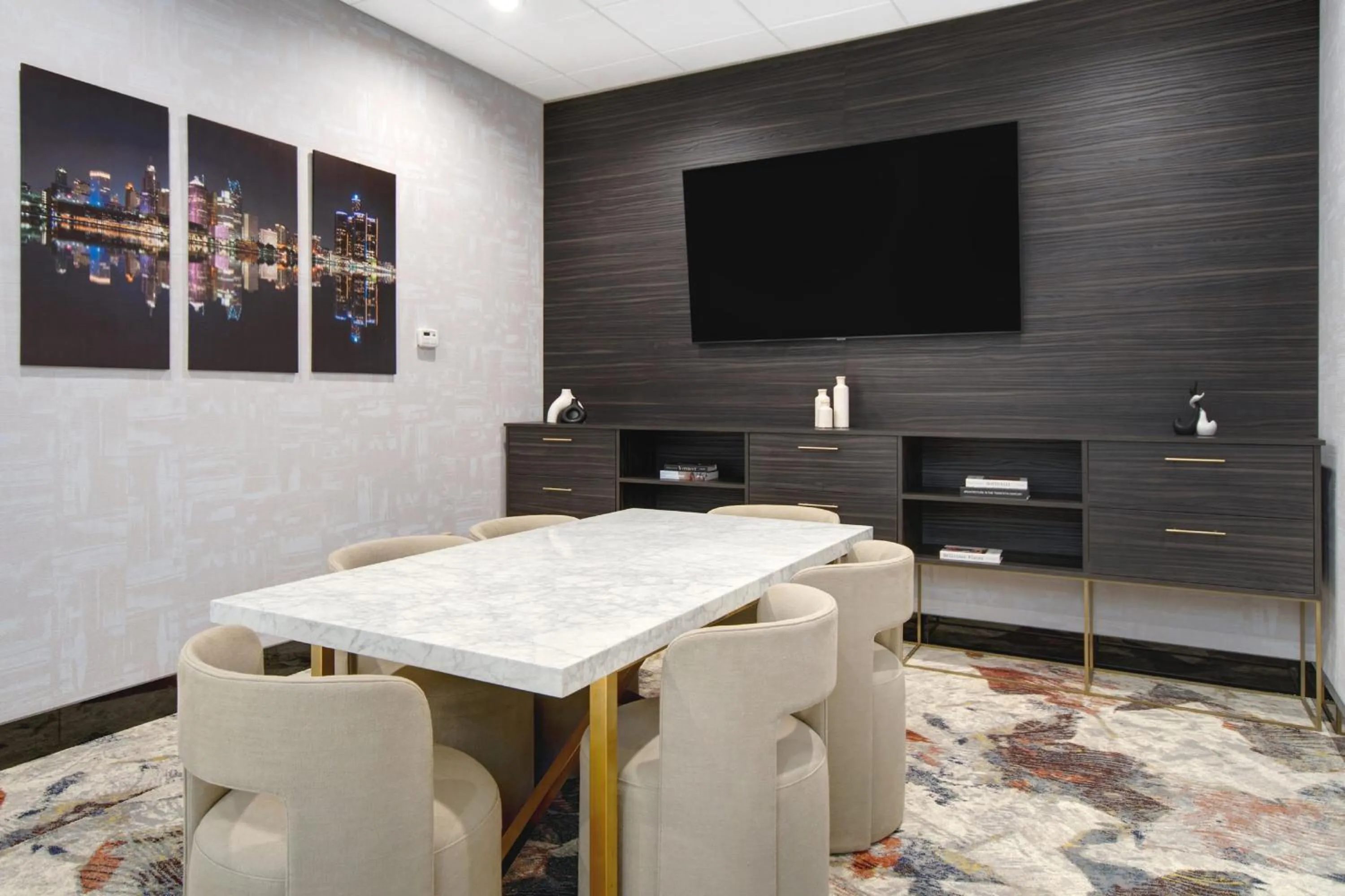 Property building in Crowne Plaza Auburn Hills by IHG