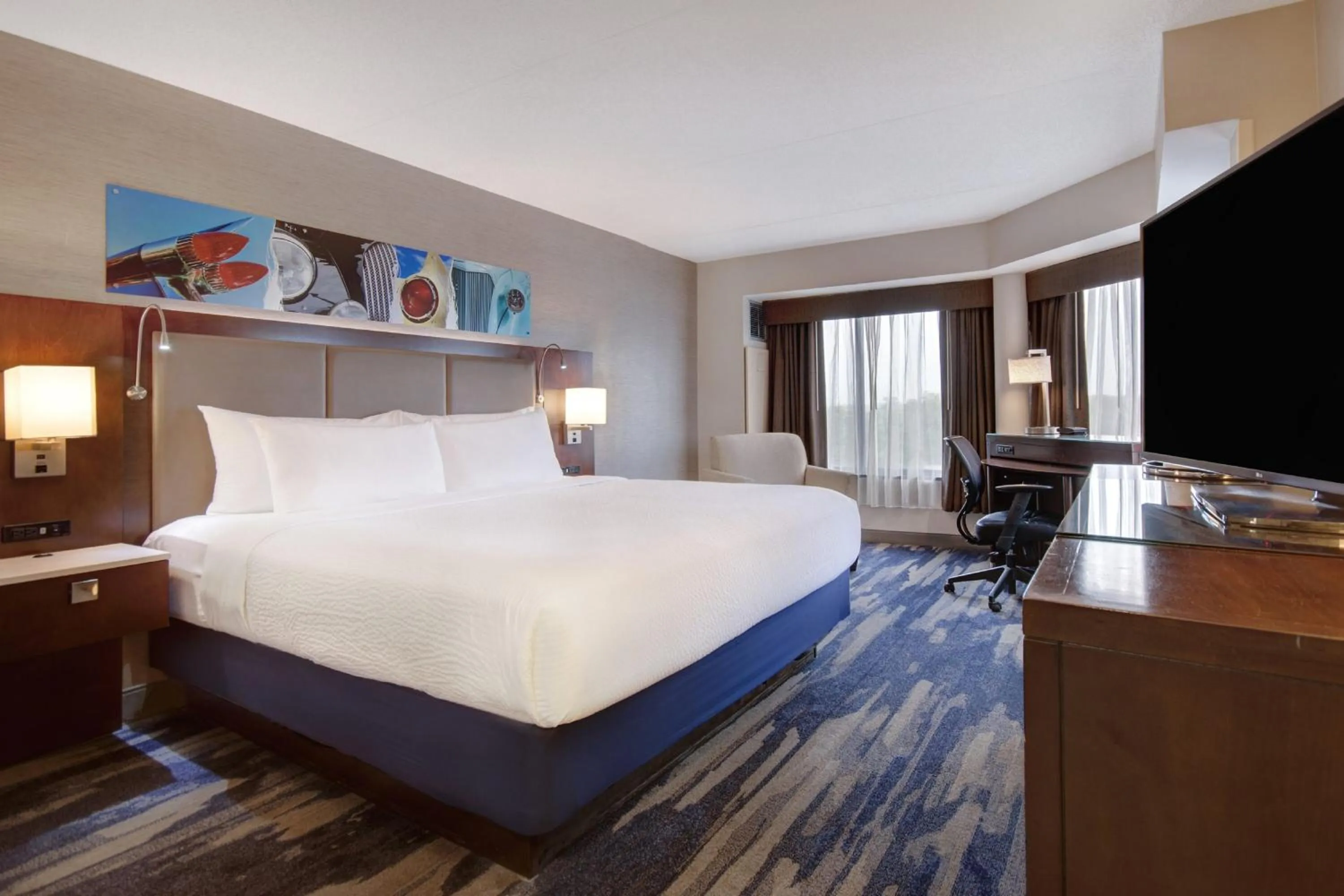 Photo of the whole room, Bed in Crowne Plaza Auburn Hills by IHG