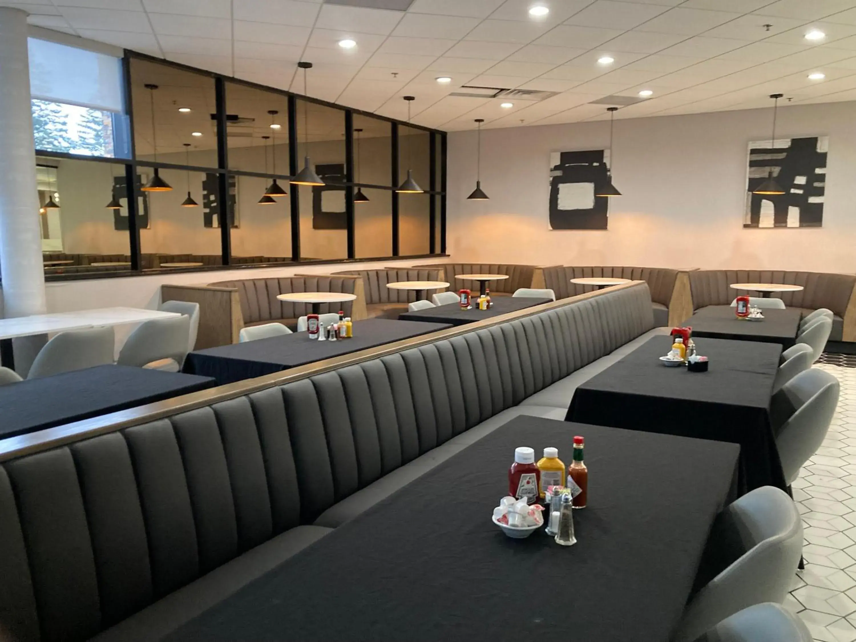 Restaurant/places to eat in Crowne Plaza Auburn Hills by IHG Restaurant/places to eat in Crowne Plaza Auburn Hills by IHG