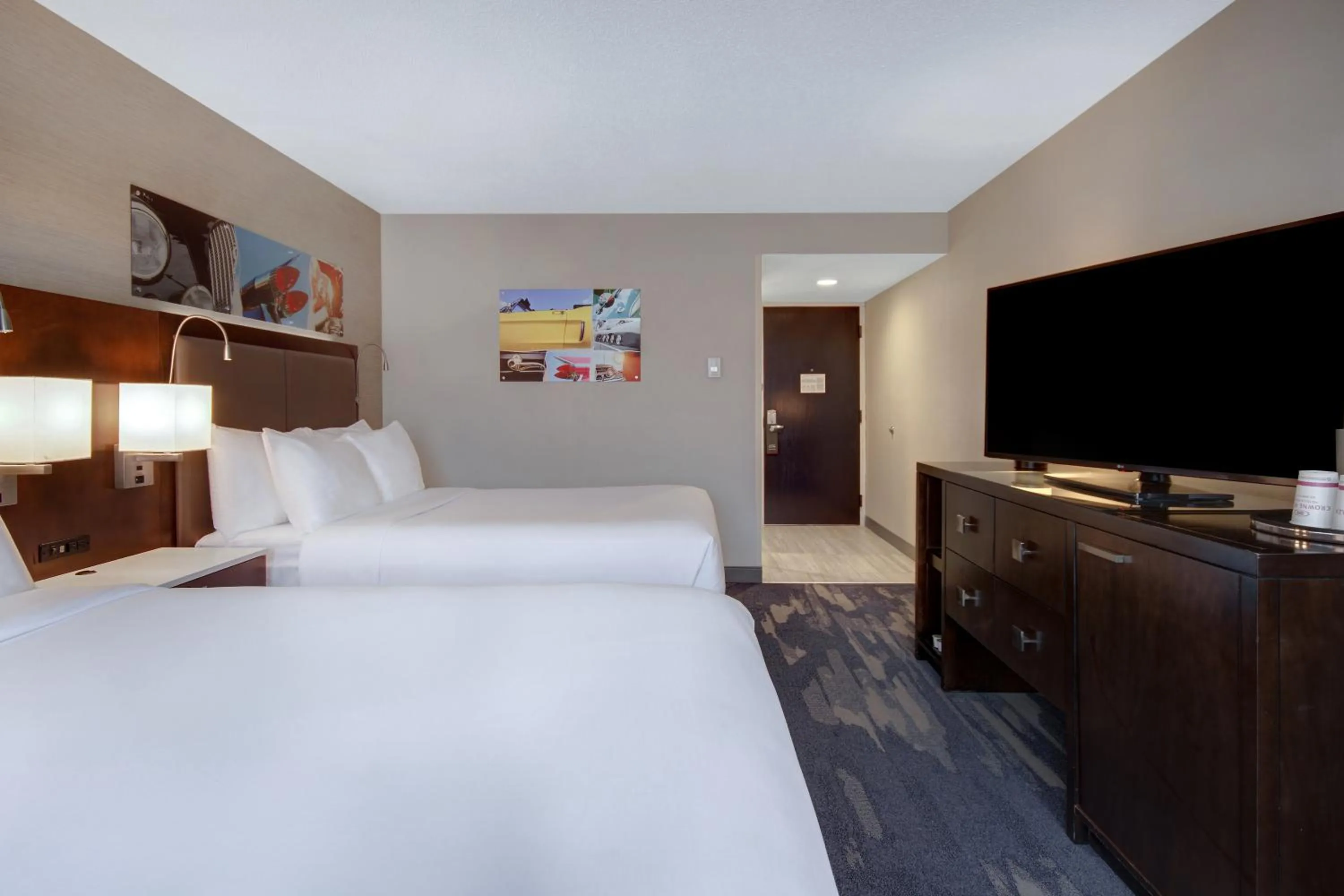 Bed in Crowne Plaza Auburn Hills by IHG