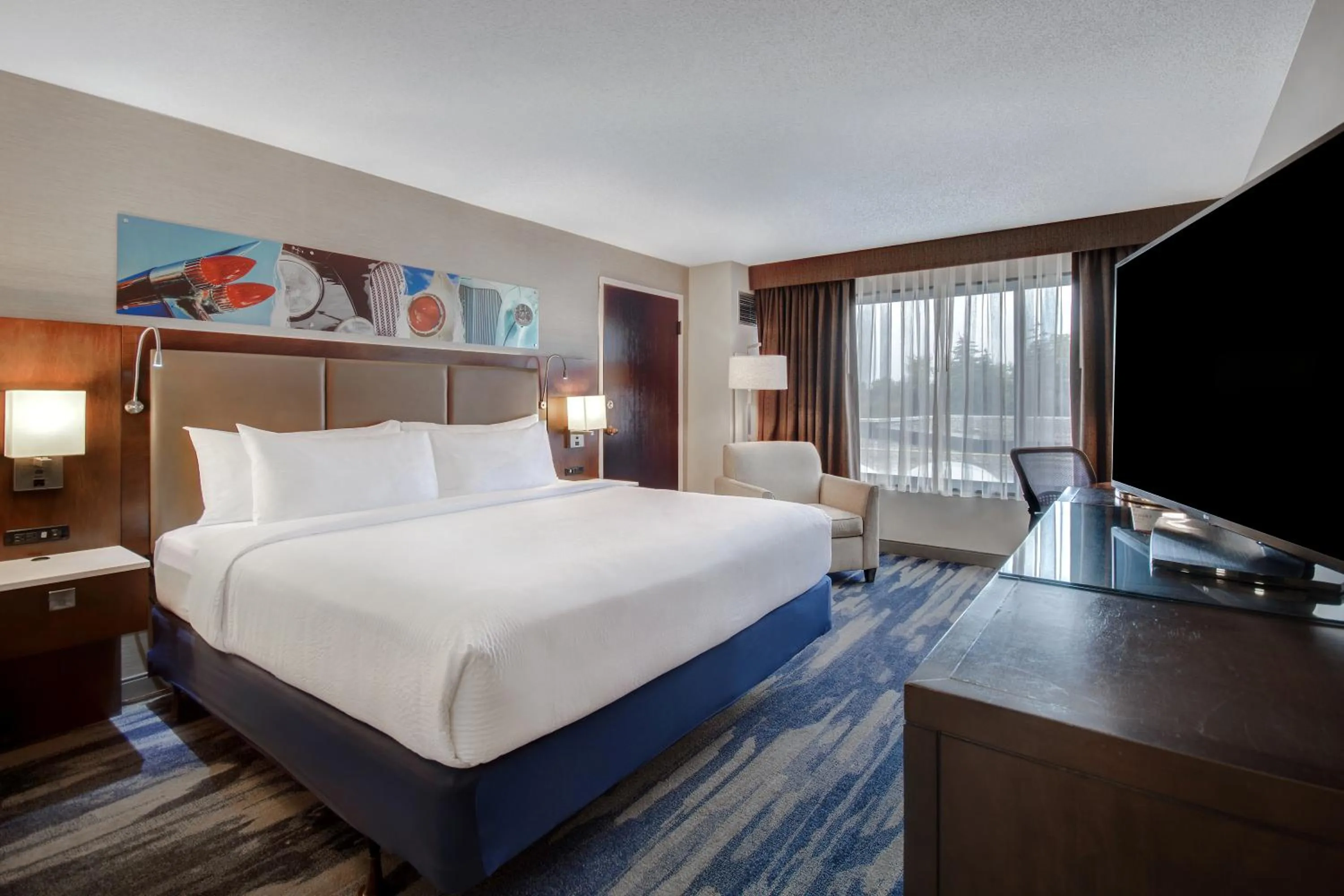 Bedroom, Bed in Crowne Plaza Auburn Hills by IHG