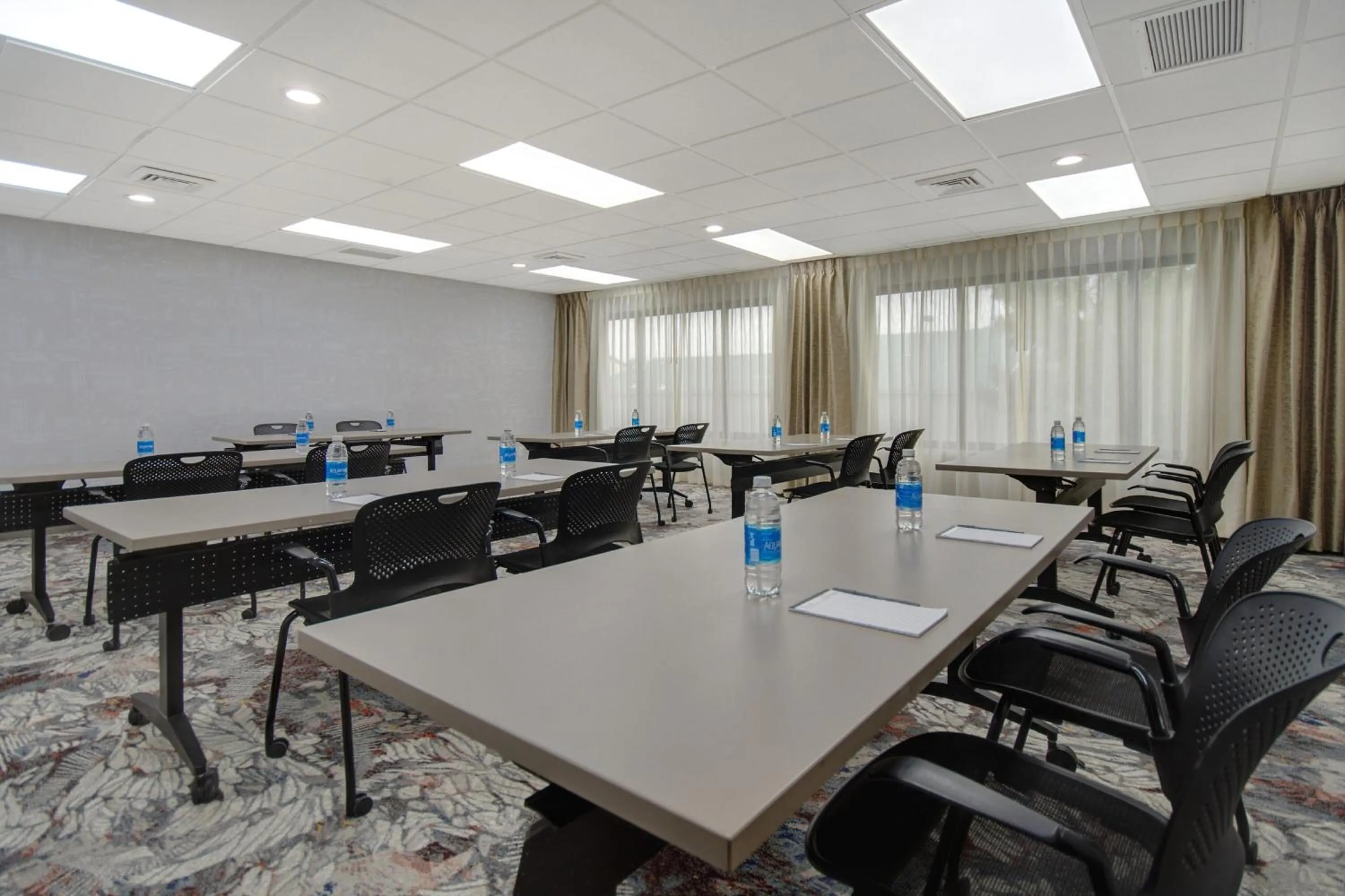 Meeting/conference room in Crowne Plaza Auburn Hills by IHG