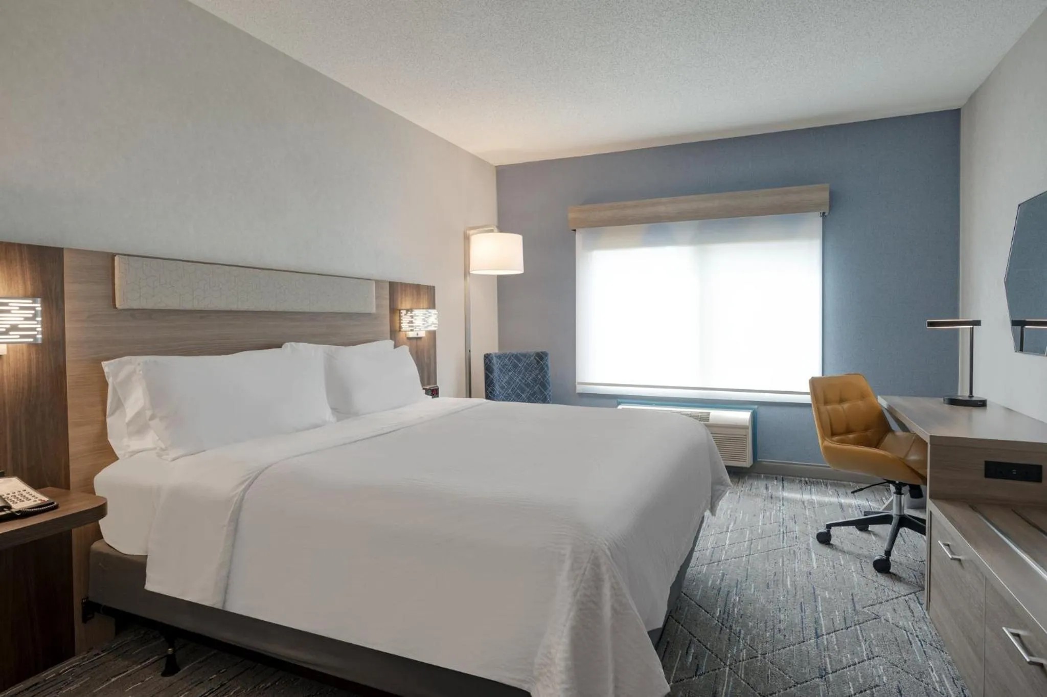 Photo of the whole room, Bed in Holiday Inn Express & Suites Wadsworth by IHG