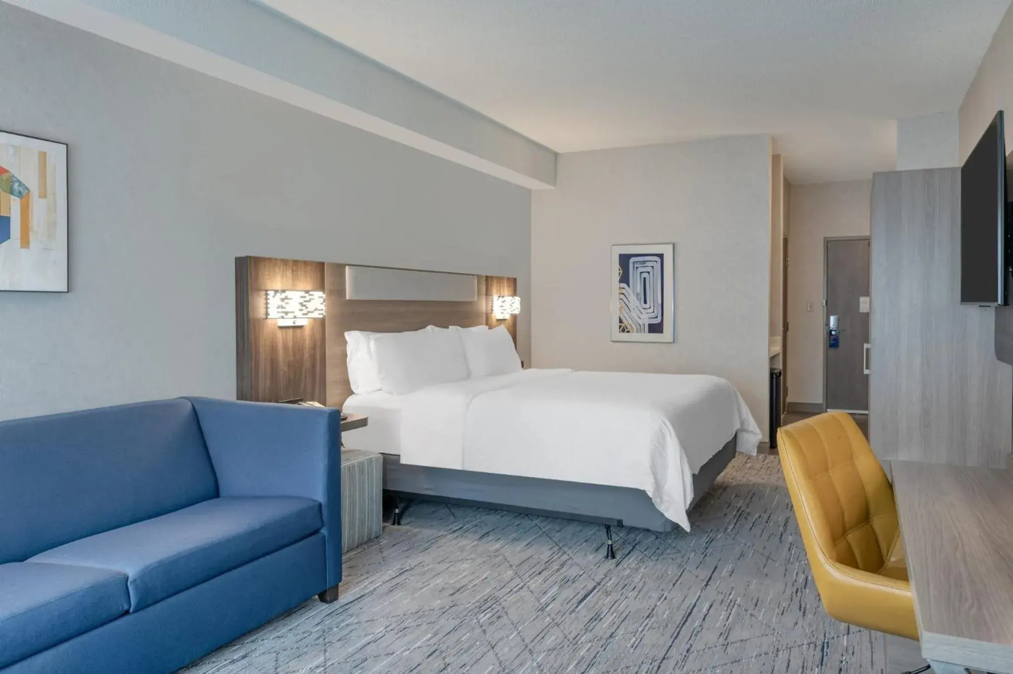 Photo of the whole room, Bed in Holiday Inn Express & Suites Wadsworth by IHG Photo of the whole room, Bed in Holiday Inn Express & Suites Wadsworth by IHG