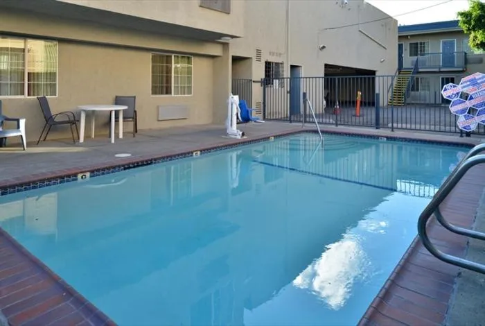 Swimming pool in Americas Best Value Inn Hollywood