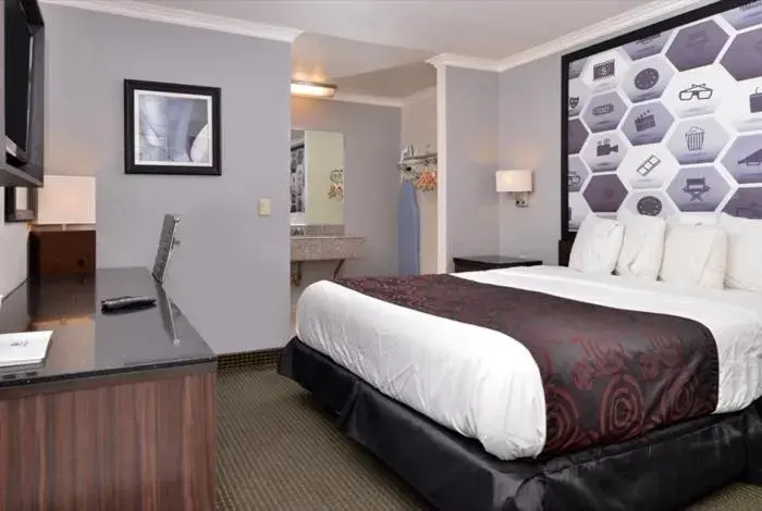 Bedroom, Bed in Americas Best Value Inn Hollywood Bedroom, Bed in Americas Best Value Inn Hollywood