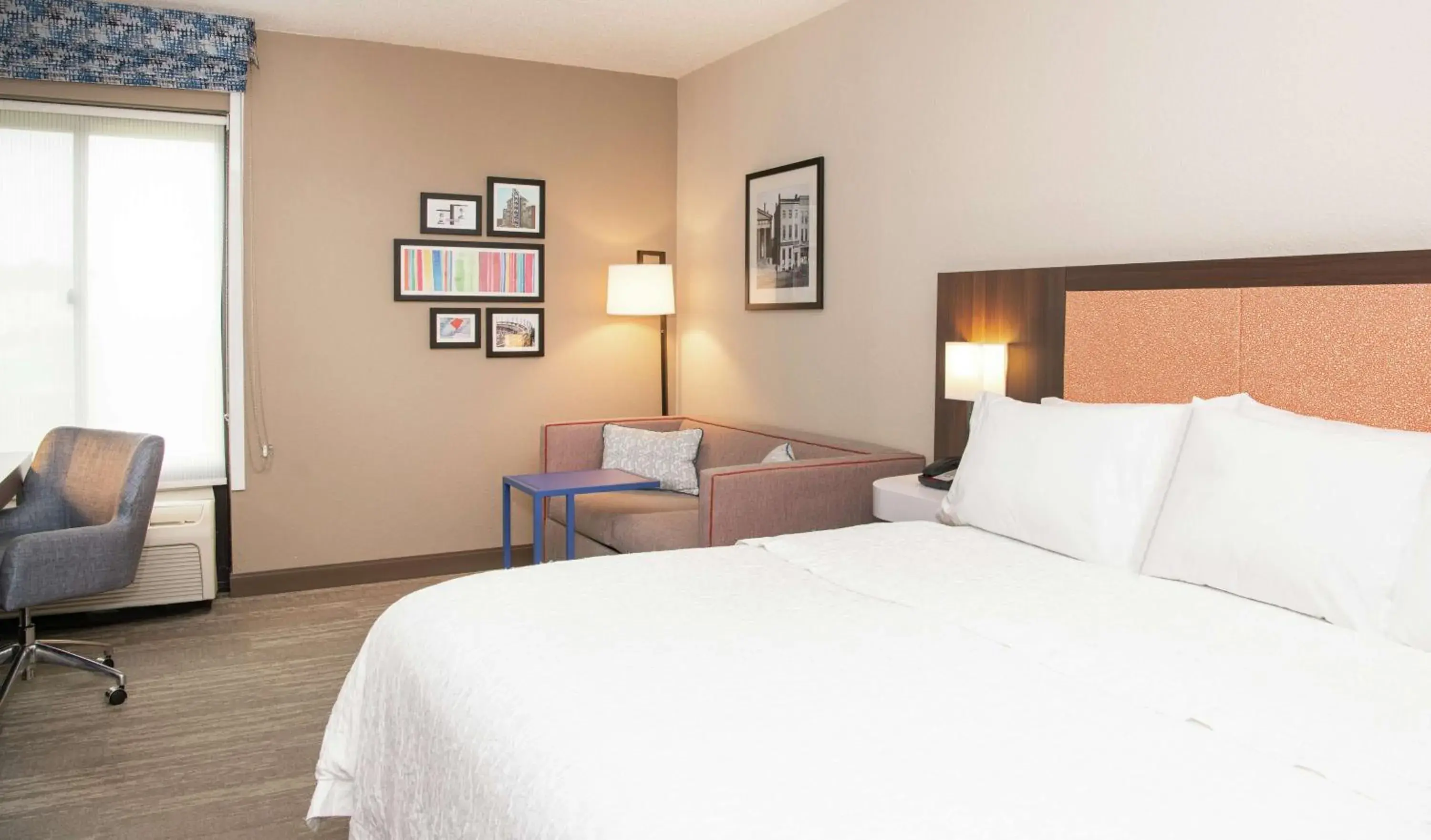 Bedroom, Bed in Hampton Inn Erie-South Bedroom, Bed in Hampton Inn Erie-South