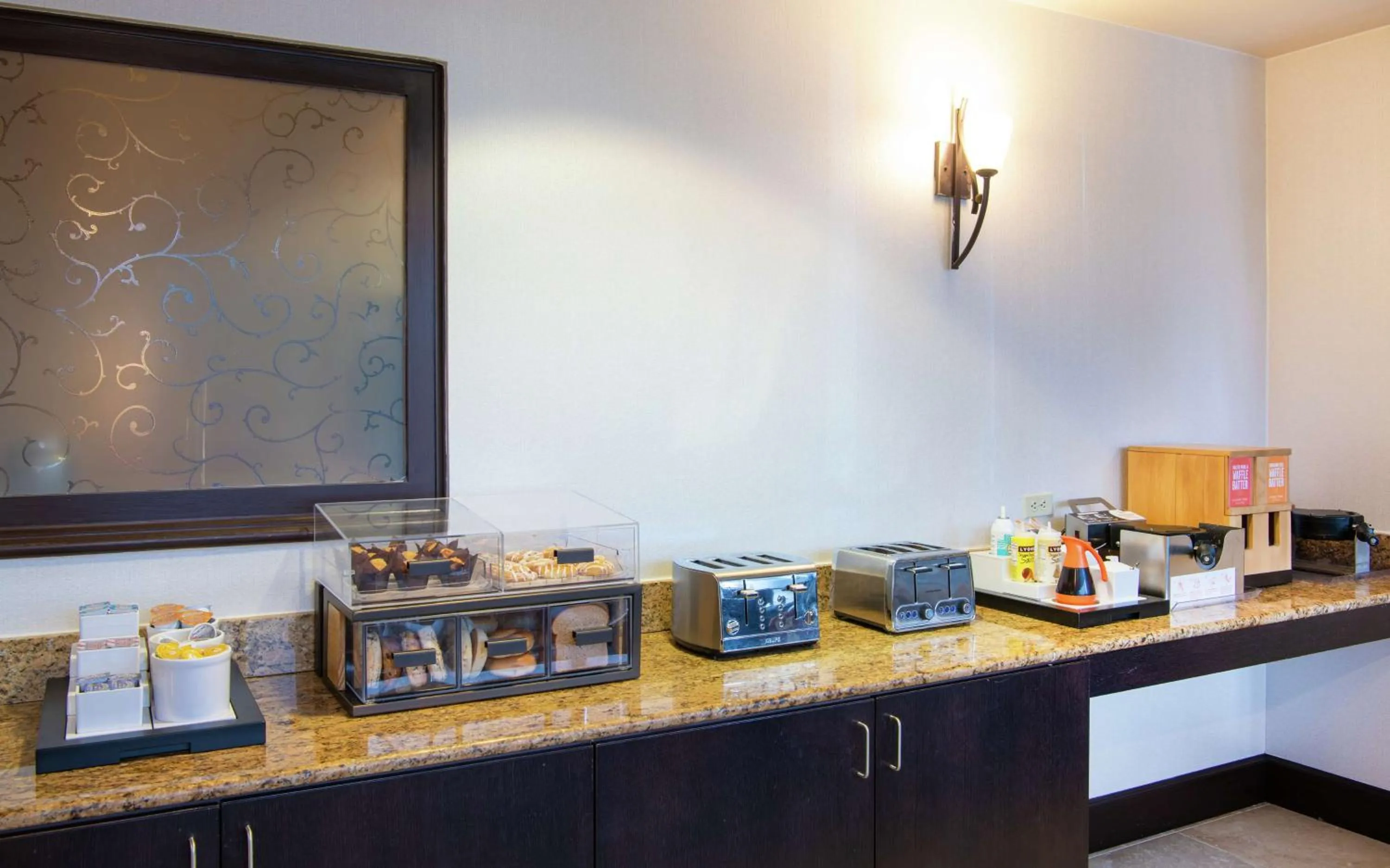 Breakfast in Hampton Inn Erie-South