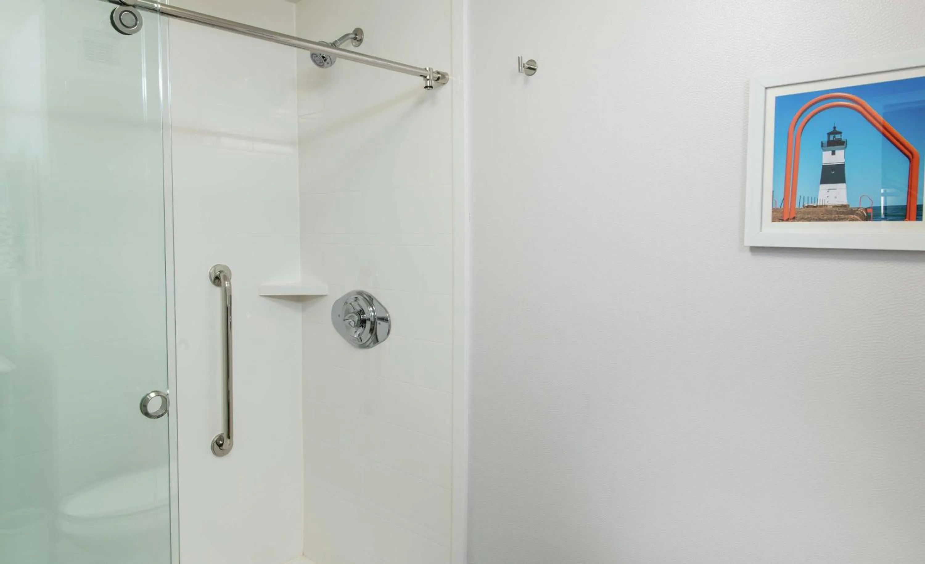 Bathroom in Hampton Inn Erie-South