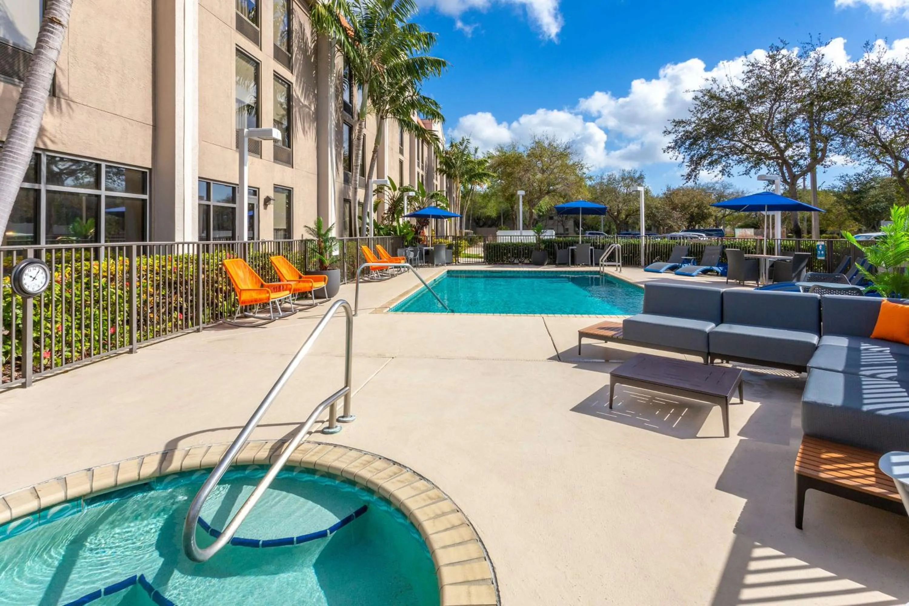 Pool view in Hampton Inn Commercial Boulevard-Fort Lauderdale