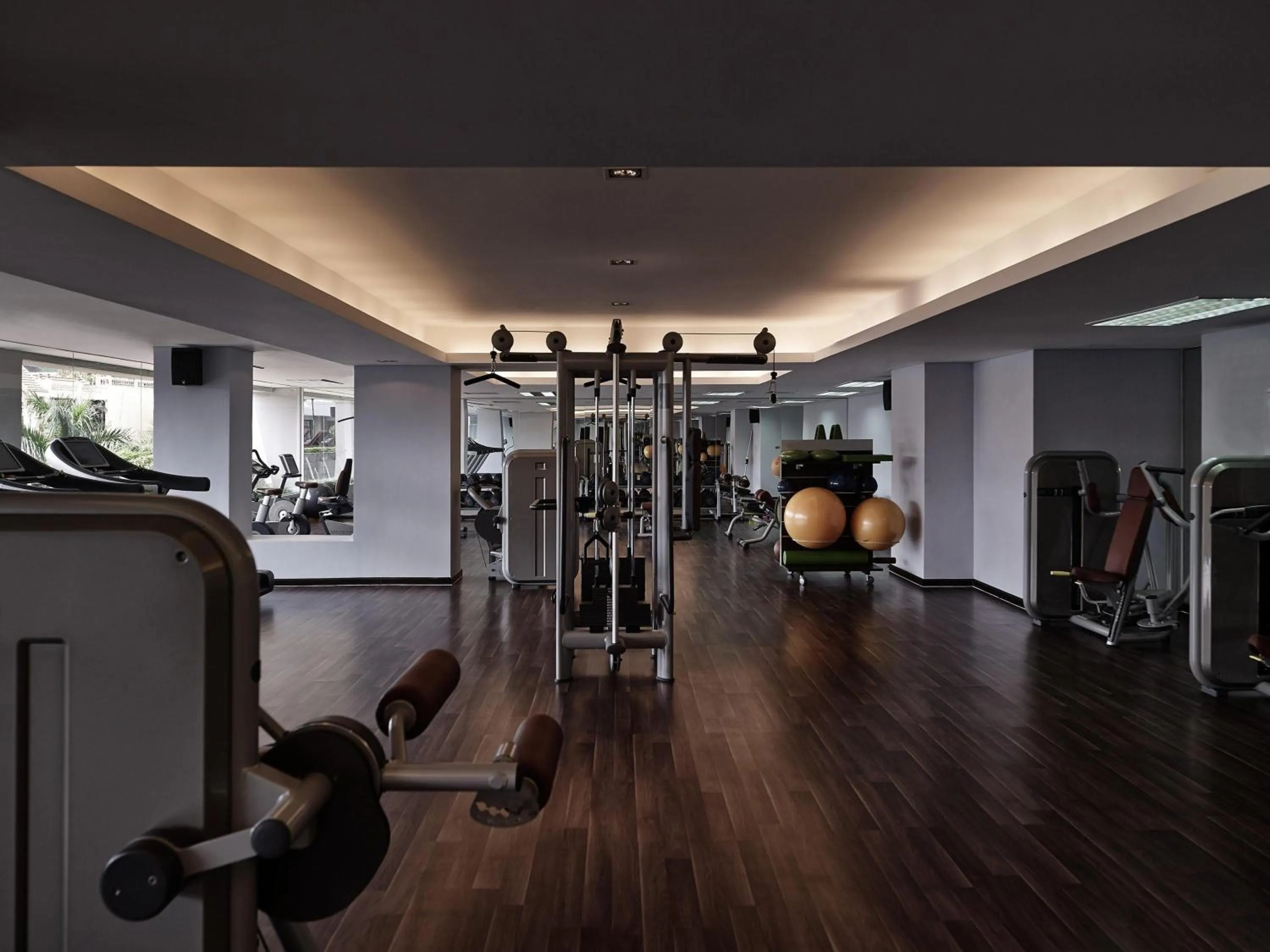 Fitness centre/facilities in Pullman Hanoi