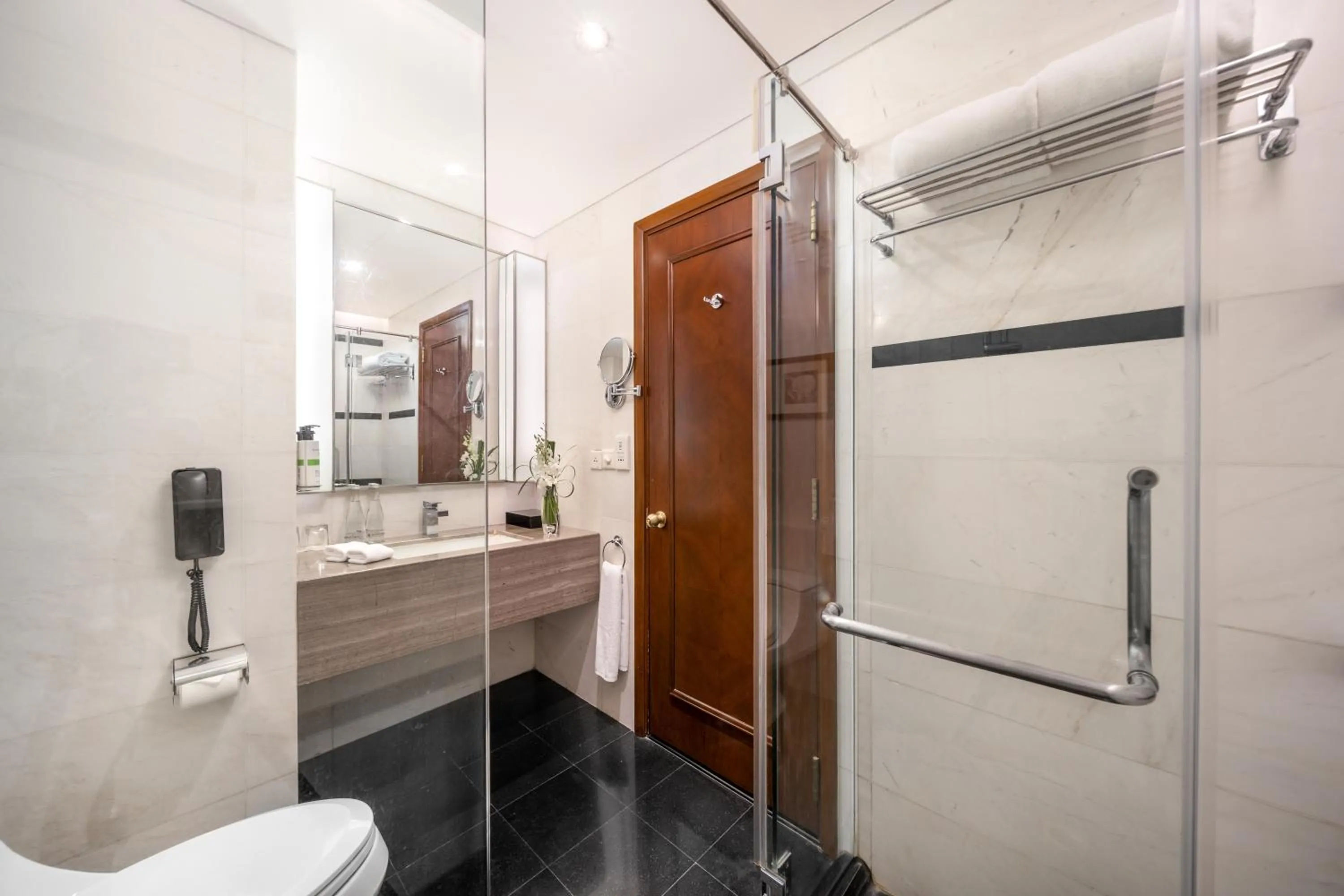 Bathroom in Pullman Hanoi