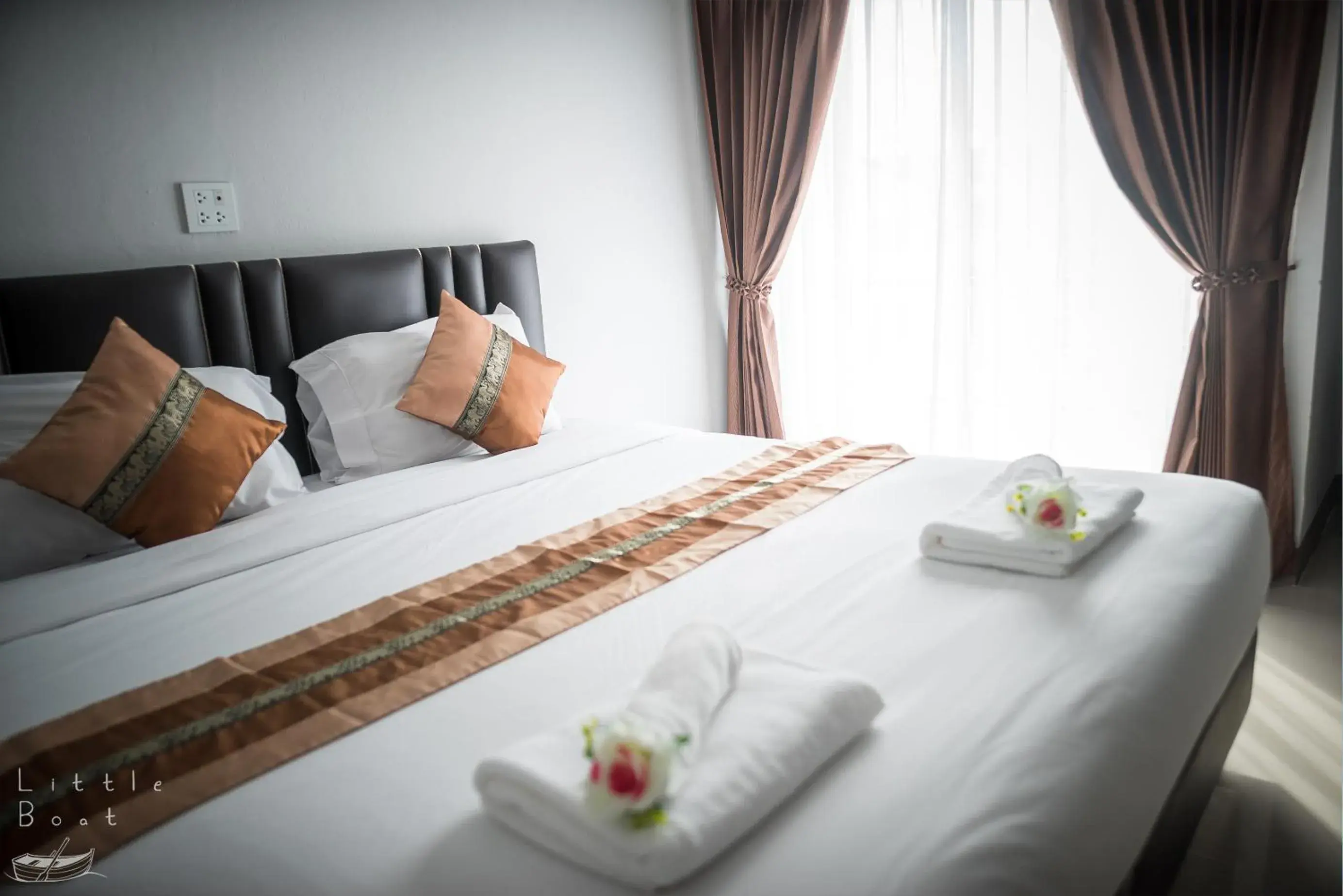 Bed in Retro Twin Home @Maesot Bed in Retro Twin Home @Maesot