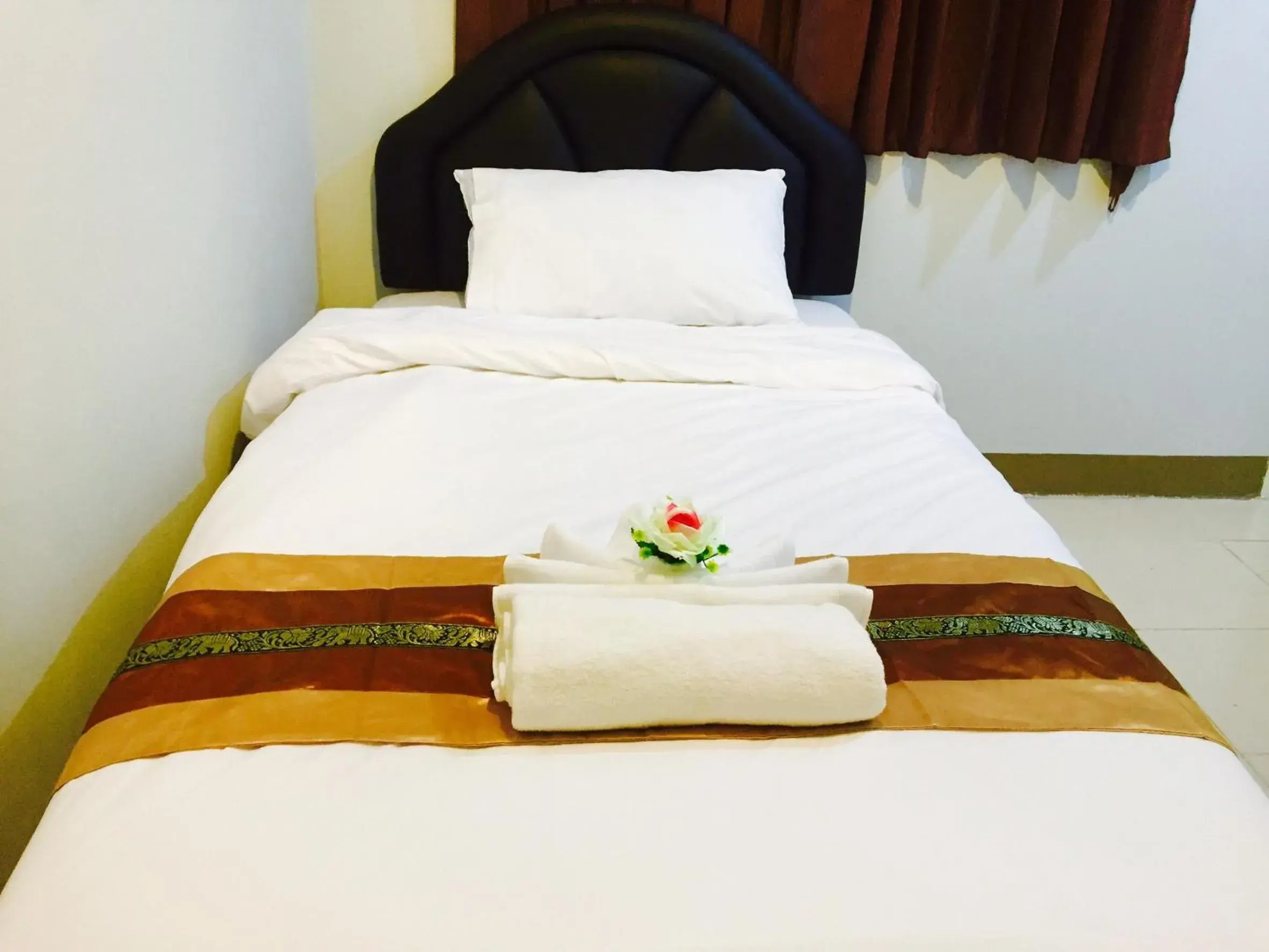 Bed in Retro Twin Home @Maesot Bed in Retro Twin Home @Maesot