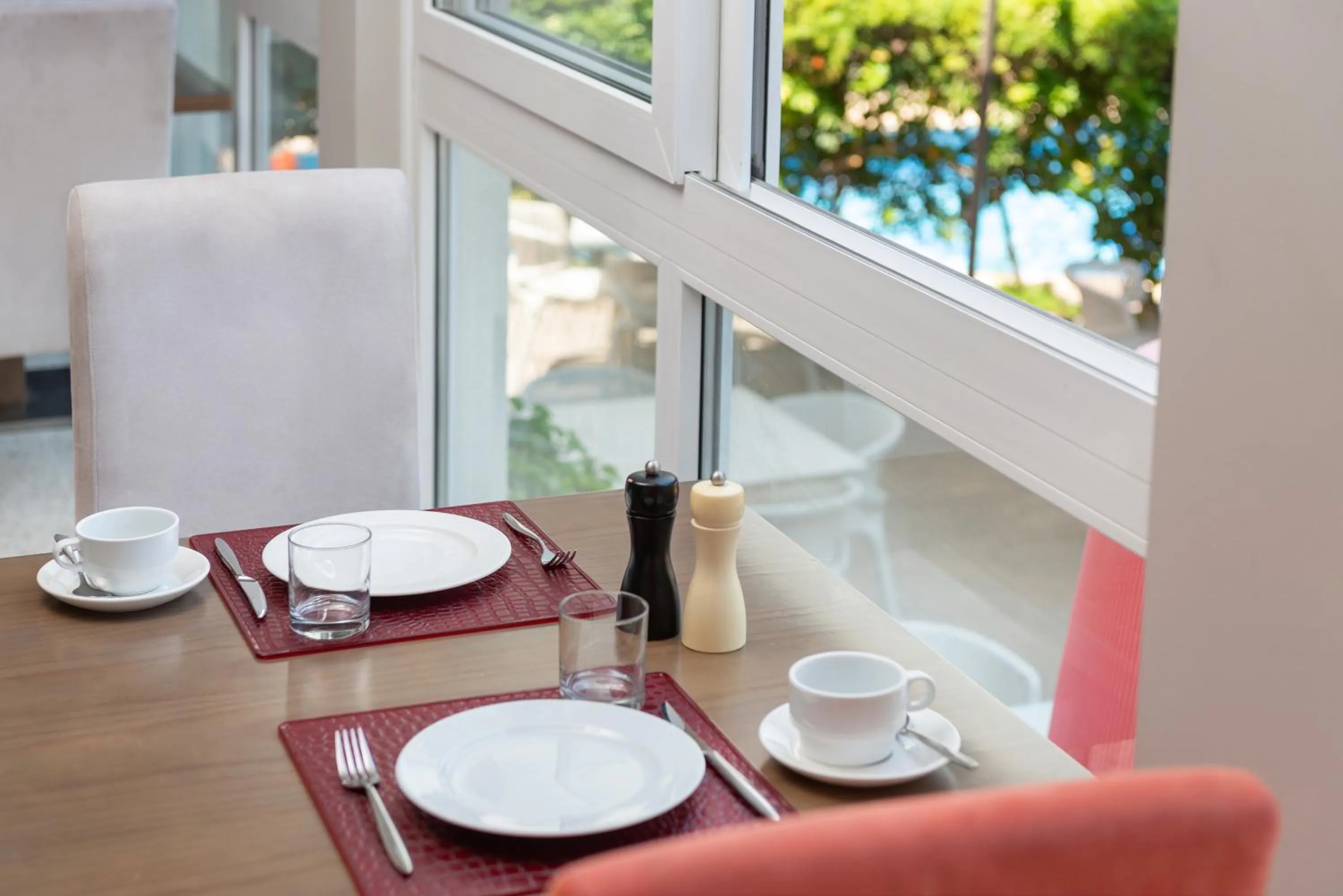 Restaurant/places to eat in Playas del Rey