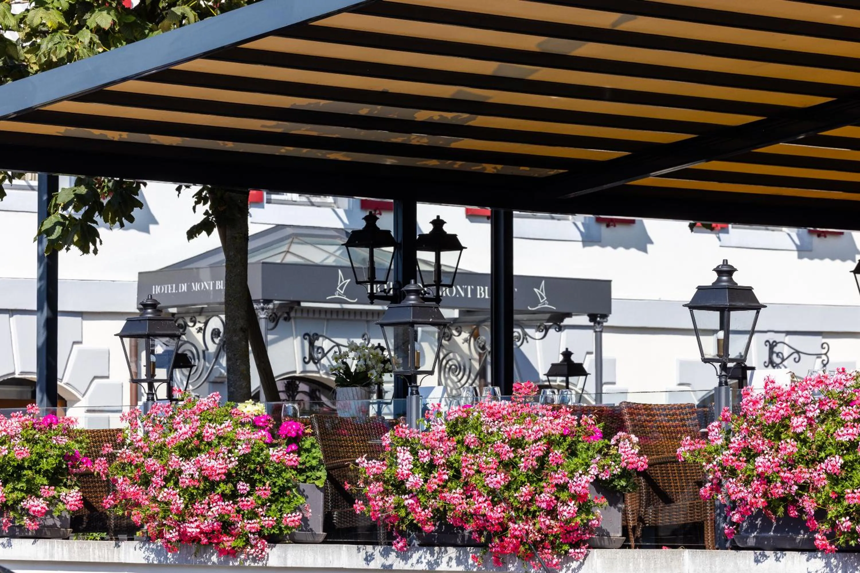 Property building in Romantik Hotel Mont Blanc au Lac