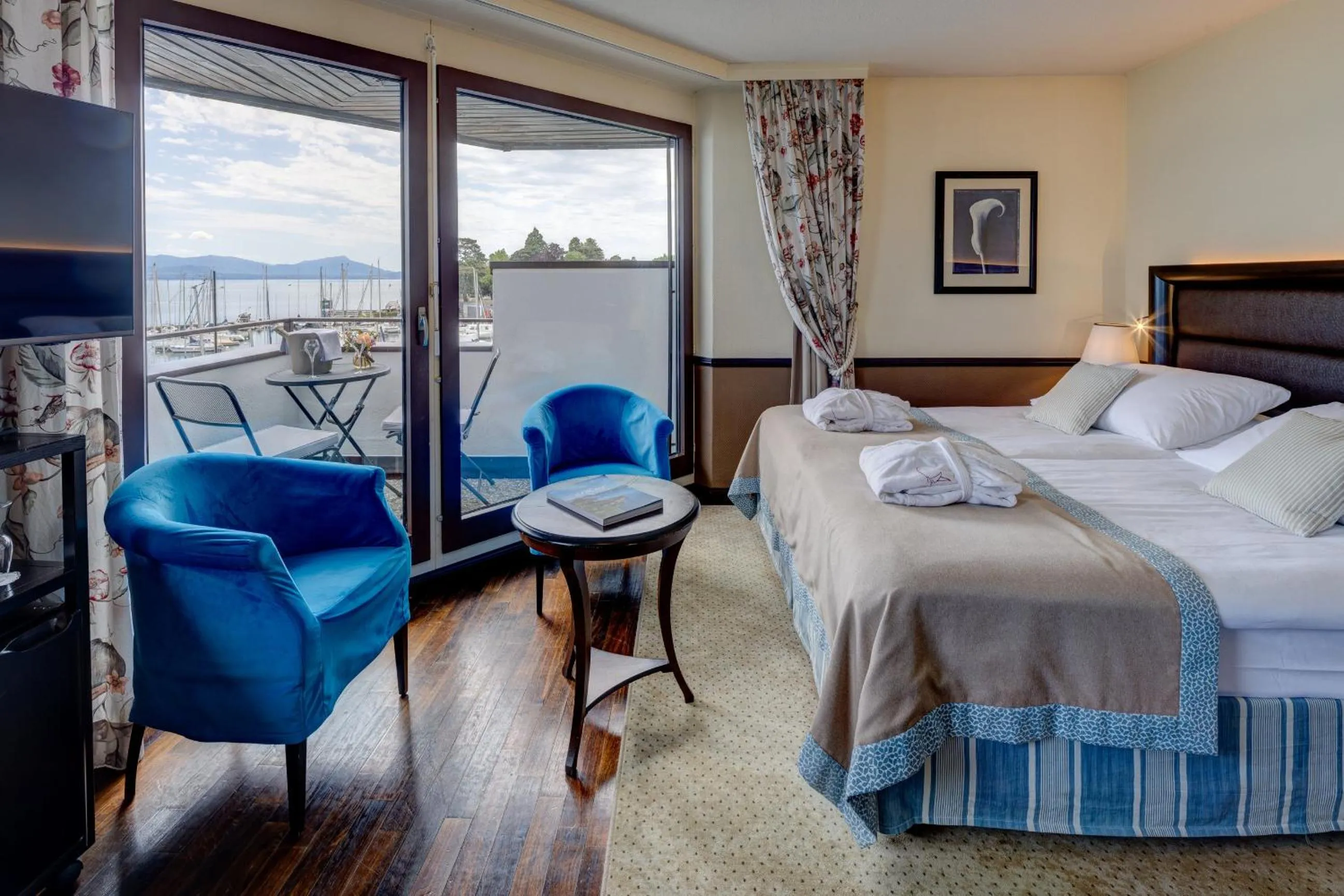 Bed in Romantik Hotel Mont Blanc au Lac