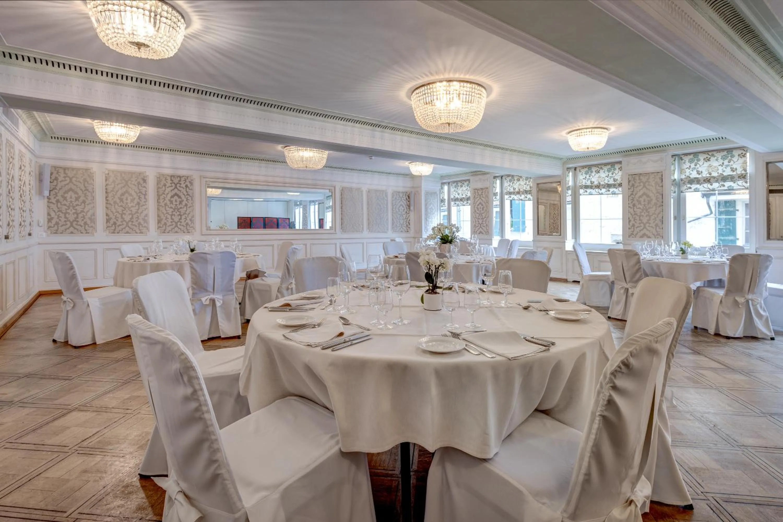 Restaurant/places to eat in Romantik Hotel Mont Blanc au Lac