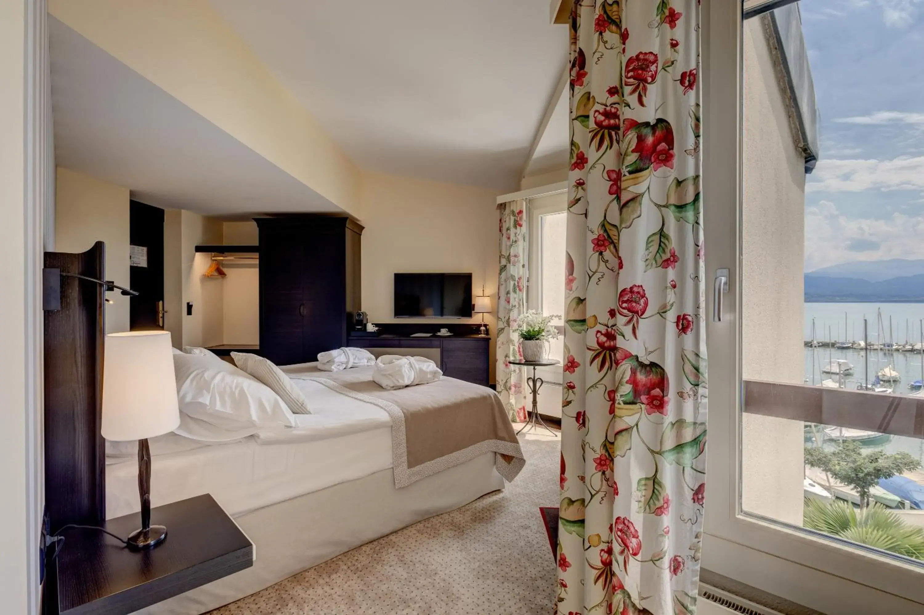 Deluxe Double Room in Romantik Hotel Mont Blanc au Lac Deluxe Double Room in Romantik Hotel Mont Blanc au Lac