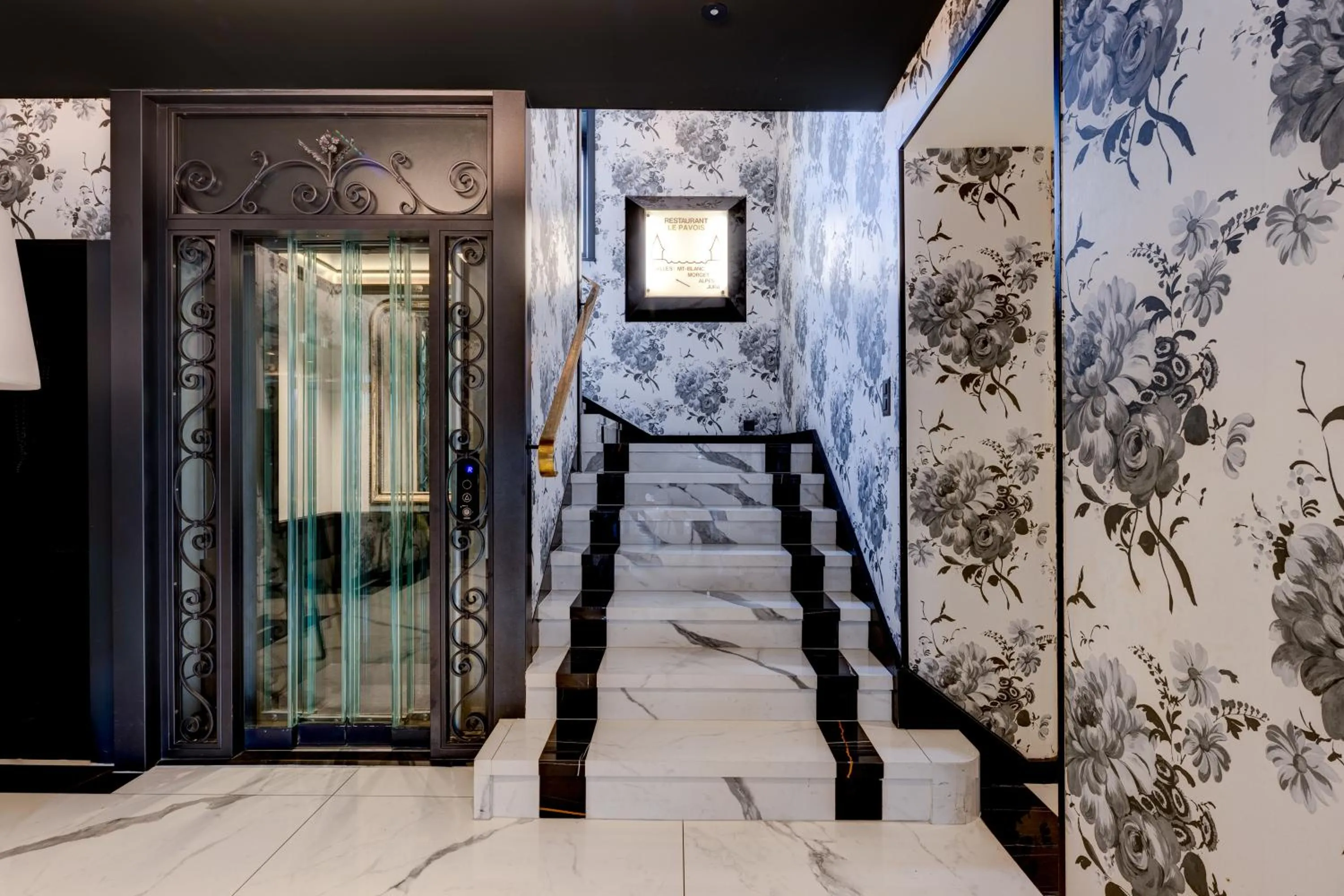 Lobby or reception in Romantik Hotel Mont Blanc au Lac