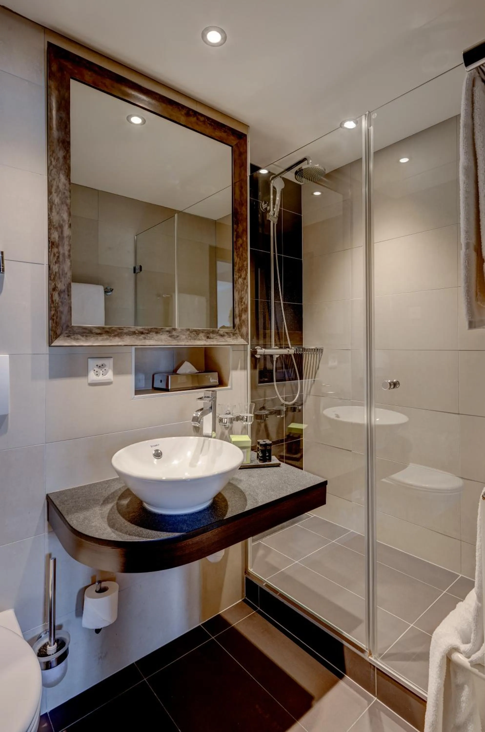 Shower in Romantik Hotel Mont Blanc au Lac