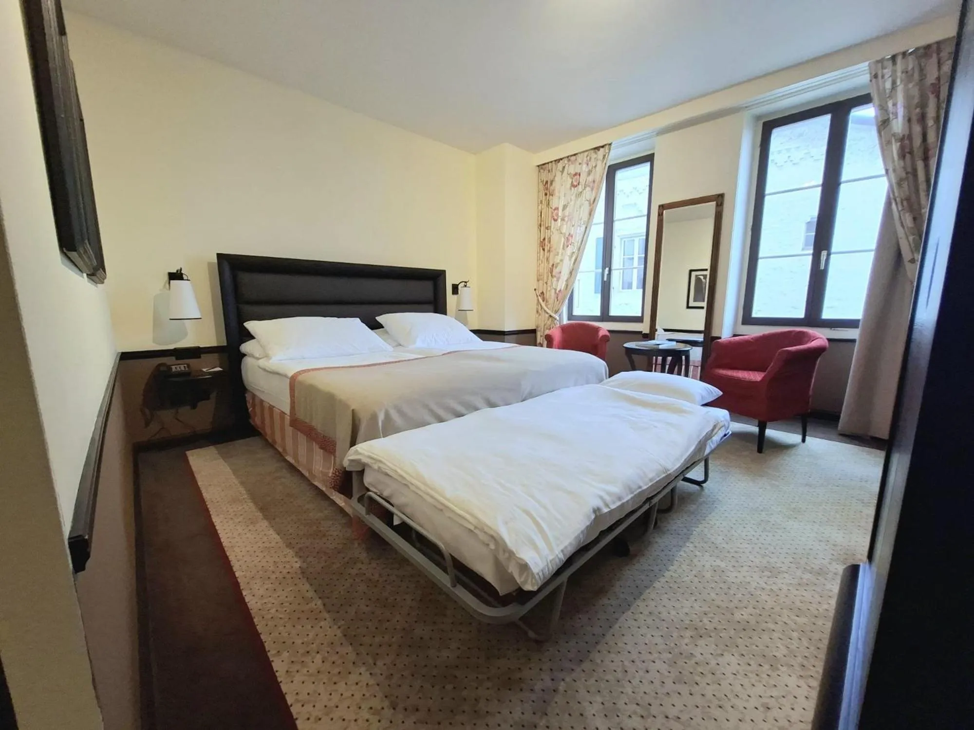 Bed in Romantik Hotel Mont Blanc au Lac