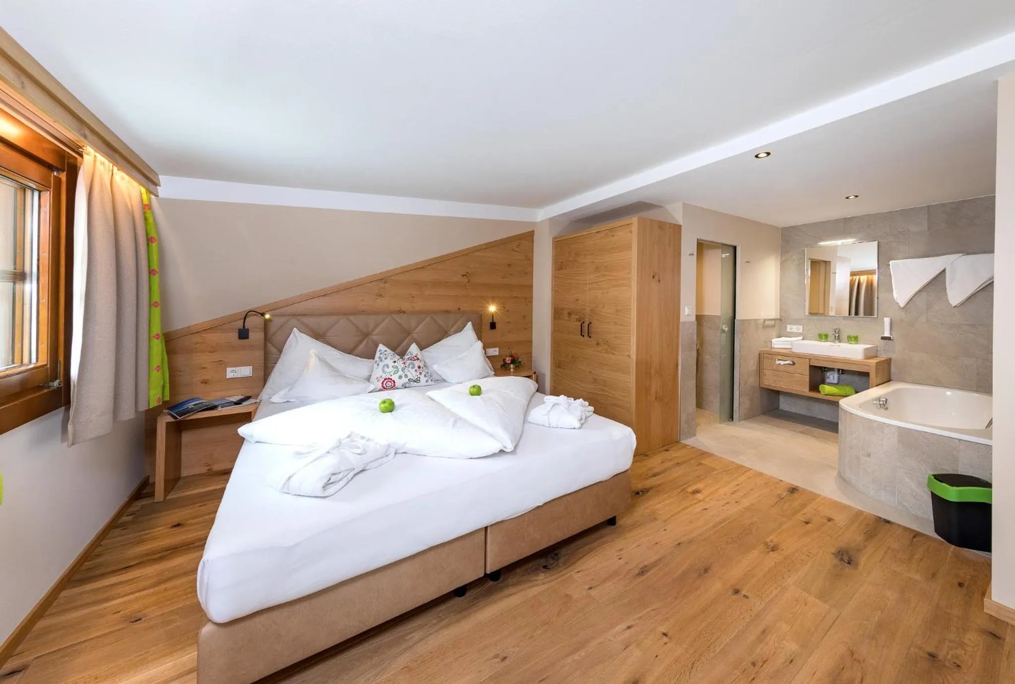 Bed in Hotel zum Hirschen Zell am See