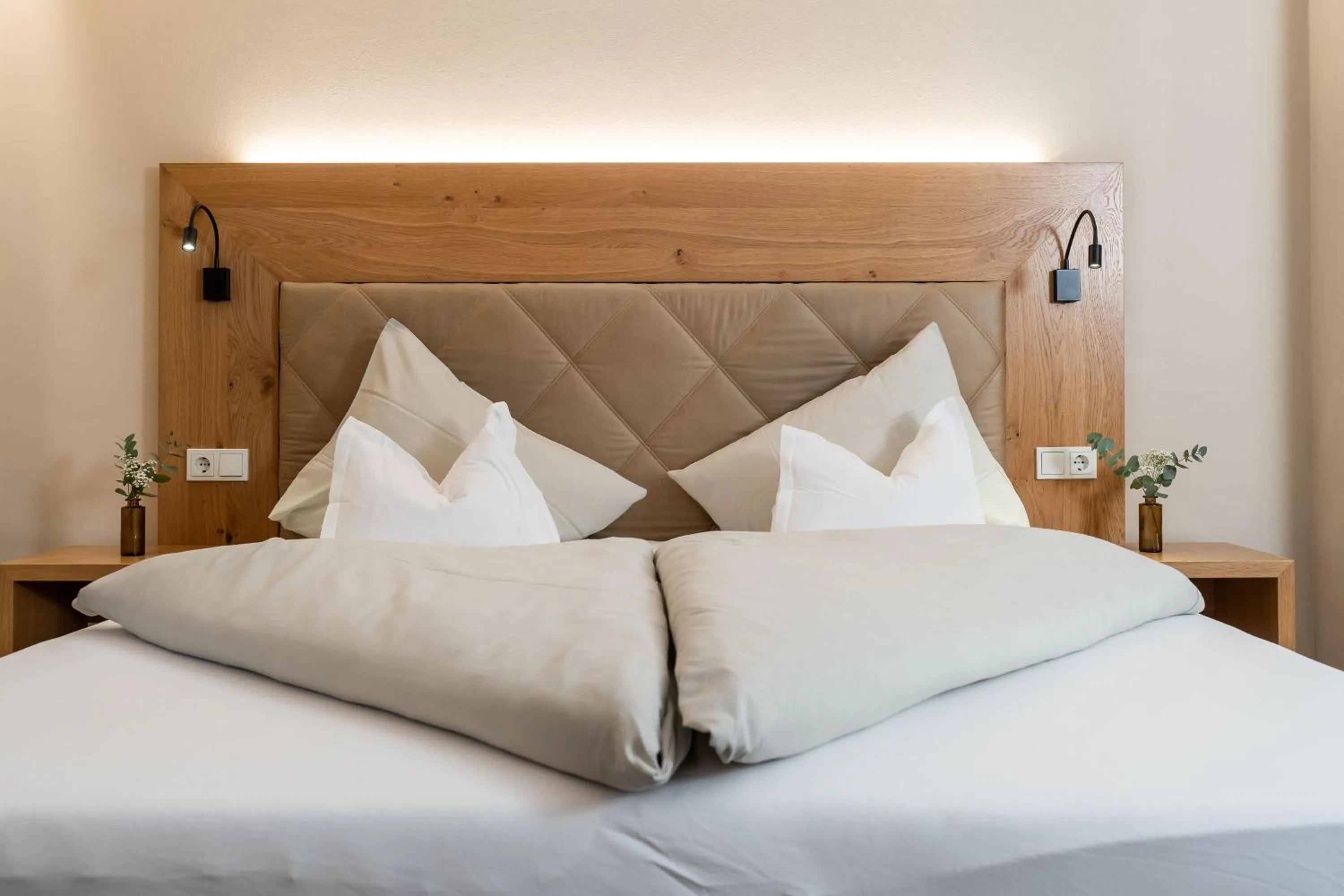 Photo of the whole room, Bed in Hotel zum Hirschen Zell am See